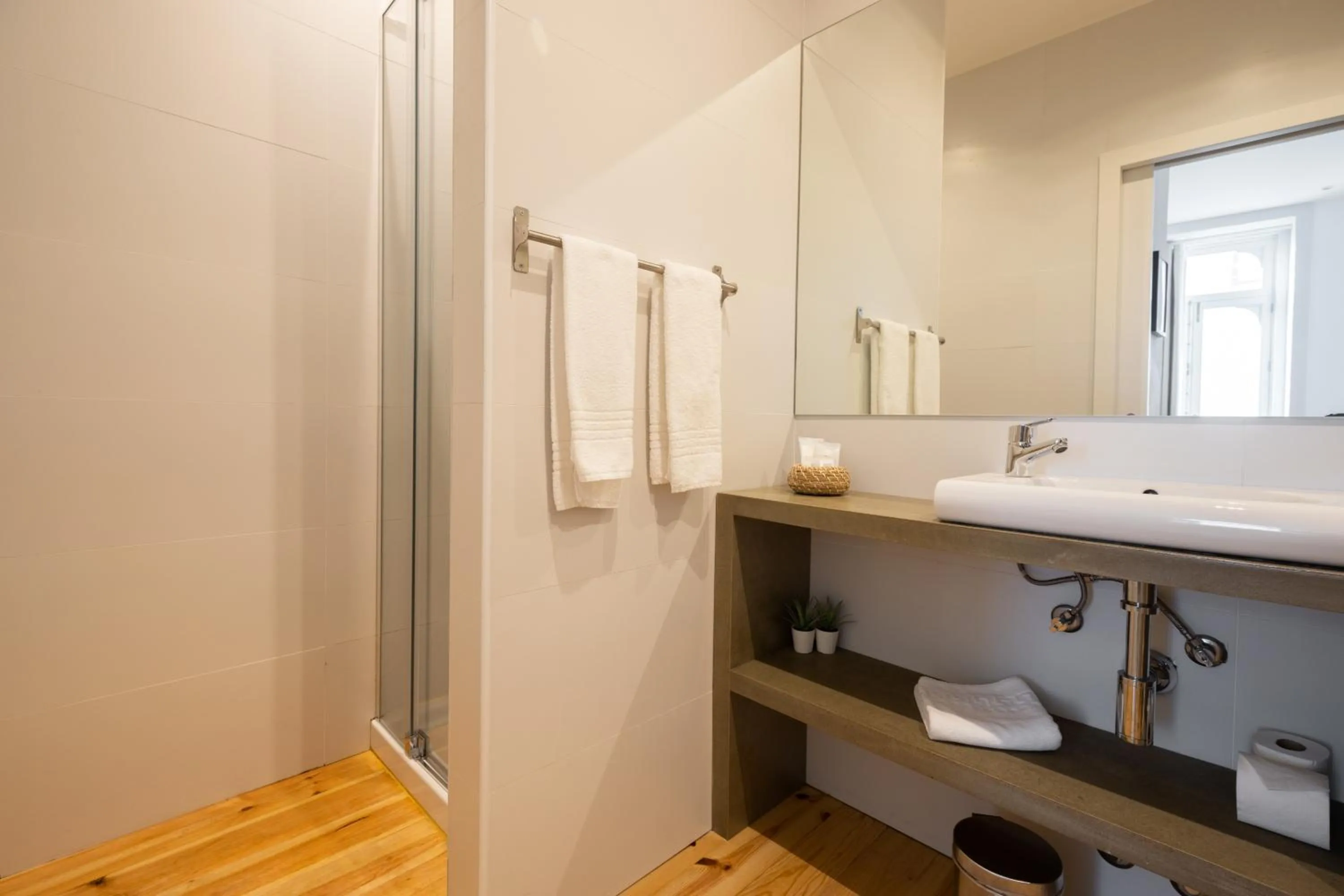 Bathroom in Mystay Porto Batalha