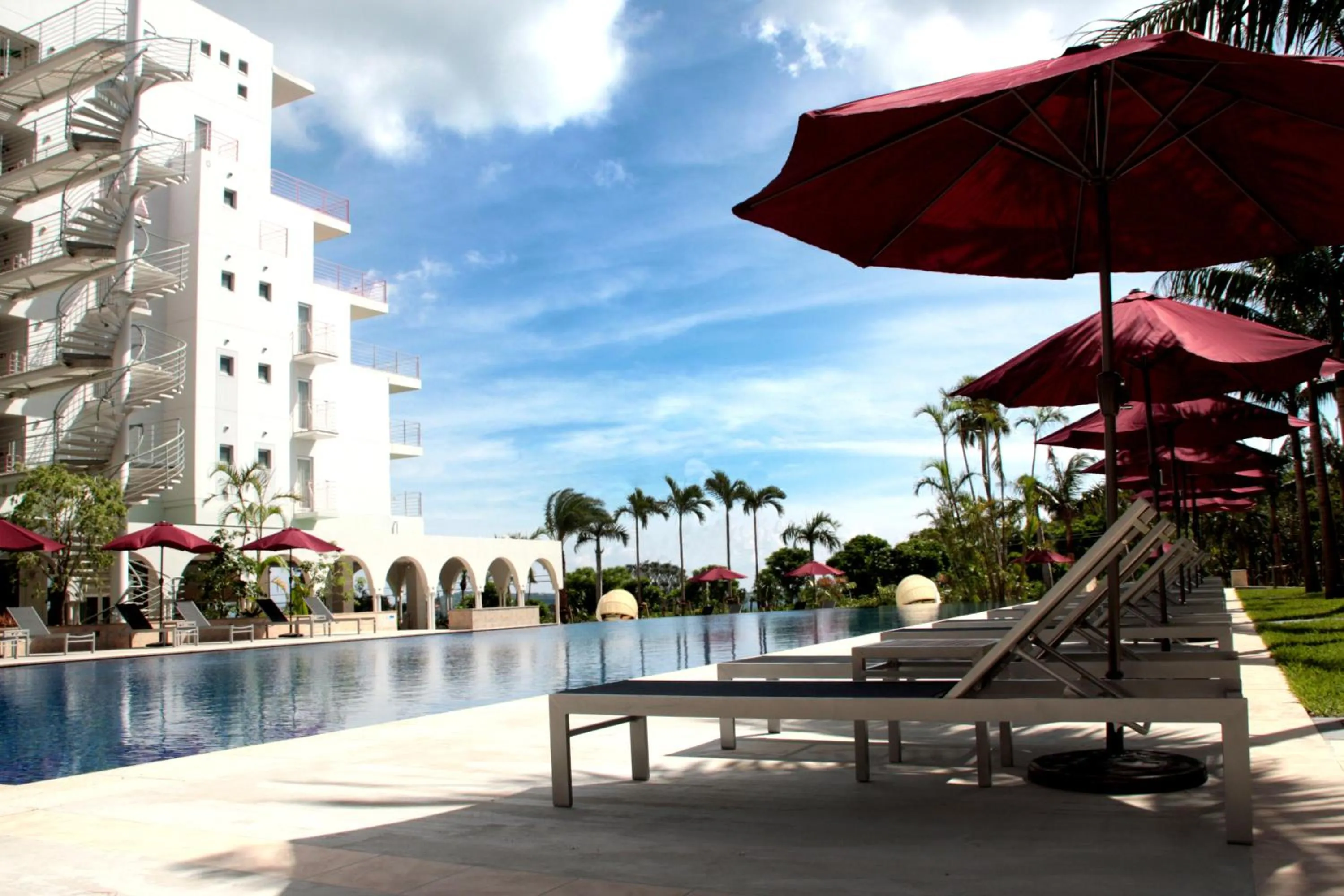 Swimming pool in Hotel Mahaina Wellness Resorts Okinawa