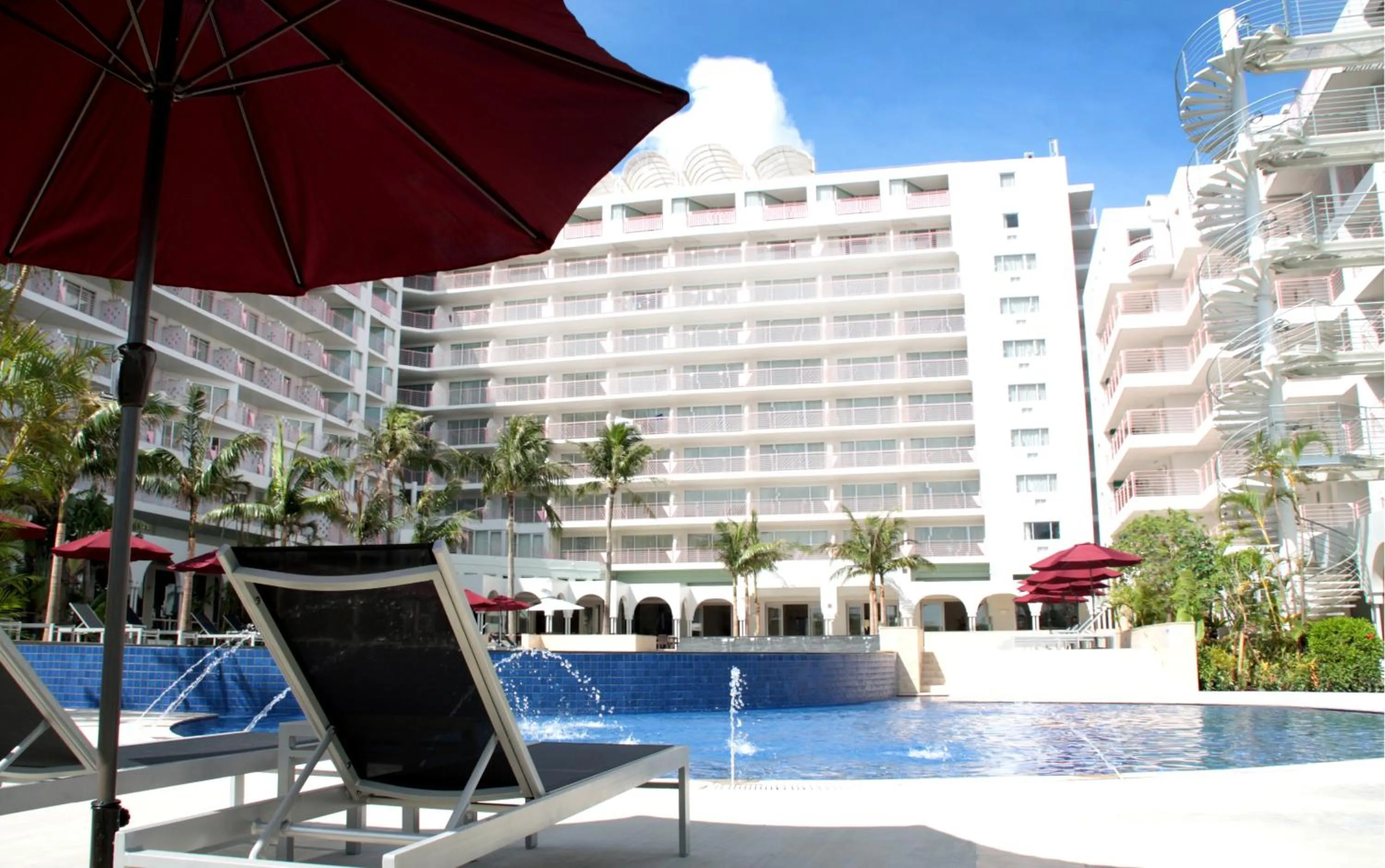 Swimming pool in Hotel Mahaina Wellness Resorts Okinawa