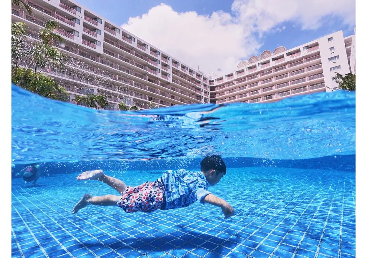 Swimming pool in Hotel Mahaina Wellness Resorts Okinawa