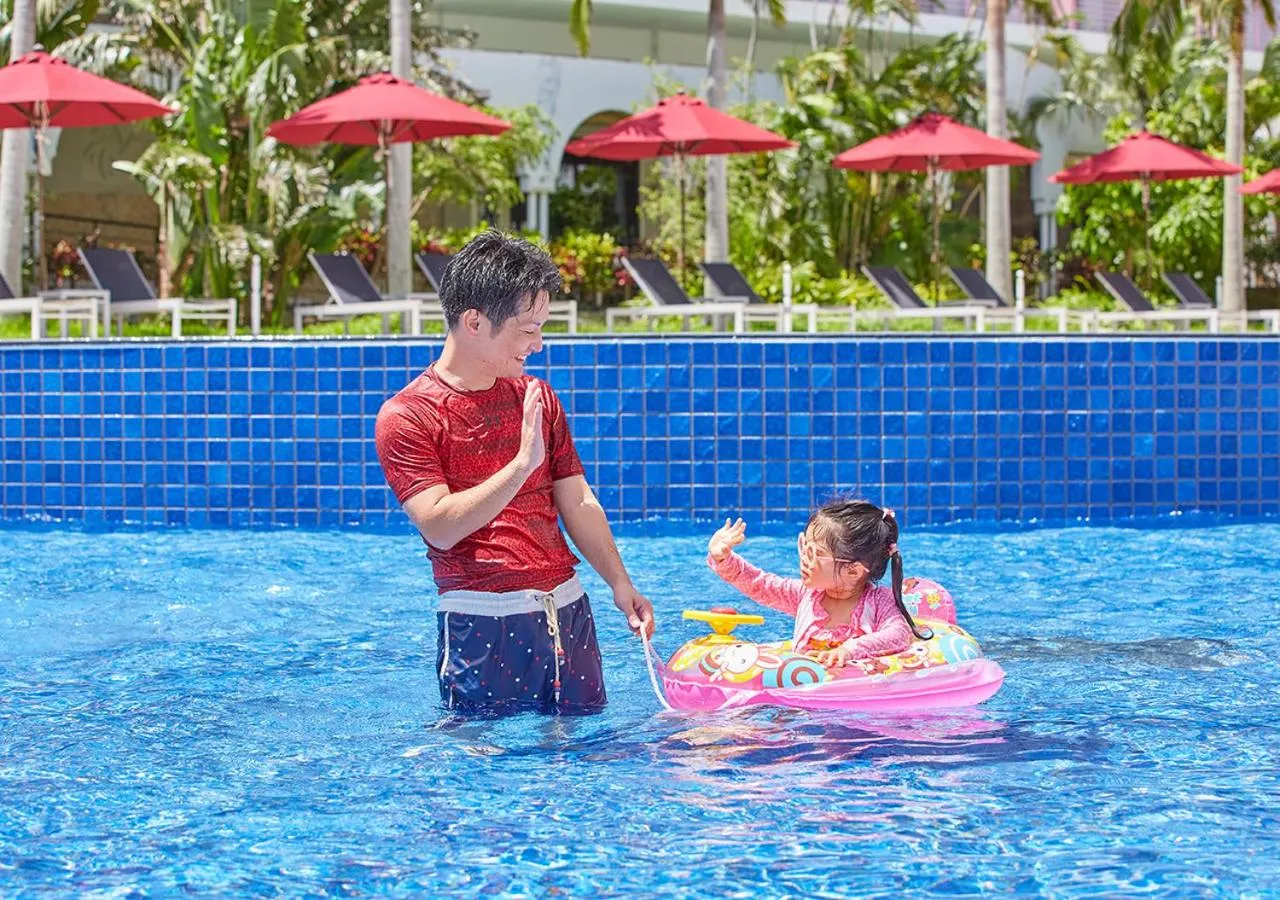 Swimming pool in Hotel Mahaina Wellness Resorts Okinawa