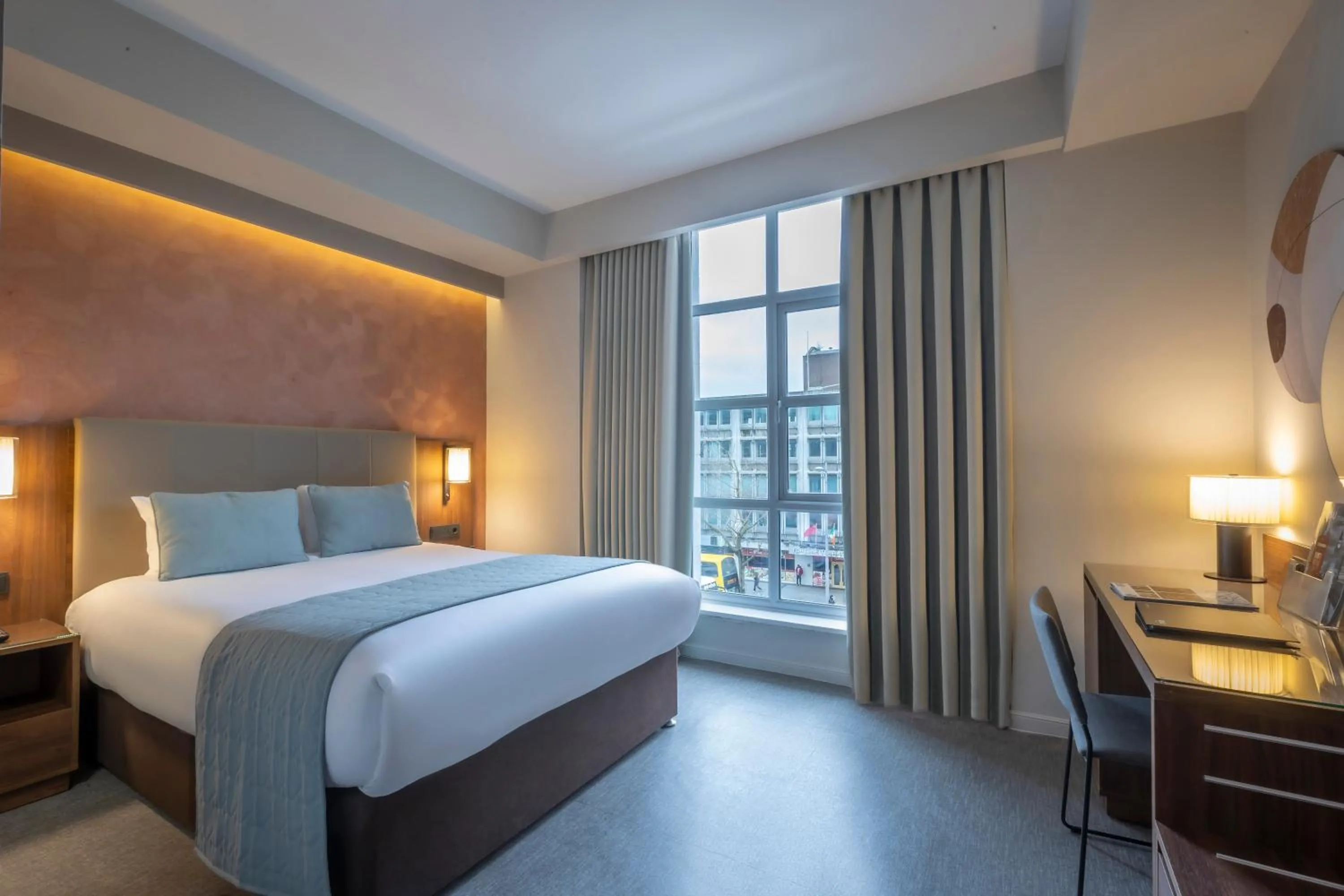 Bedroom, Bed in Riu Plaza The Gresham Dublin