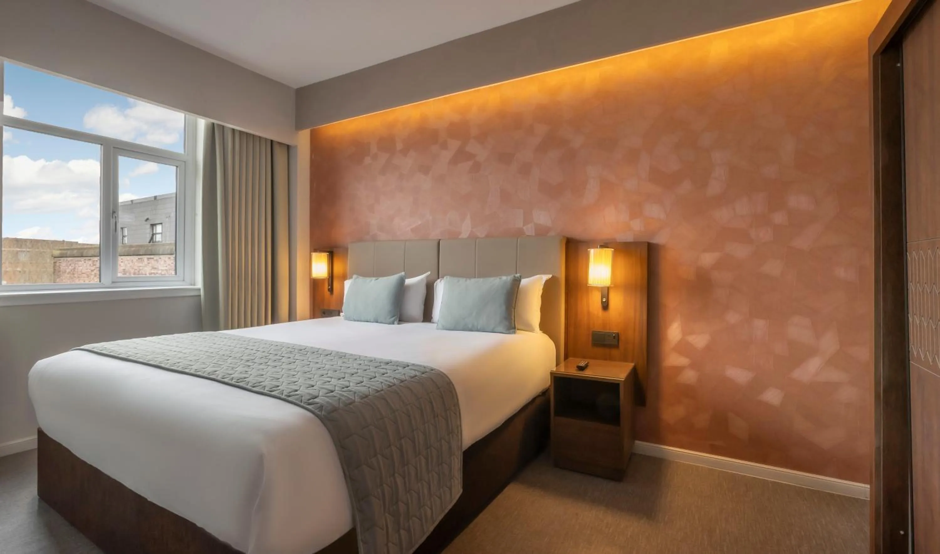 Bedroom, Bed in Riu Plaza The Gresham Dublin