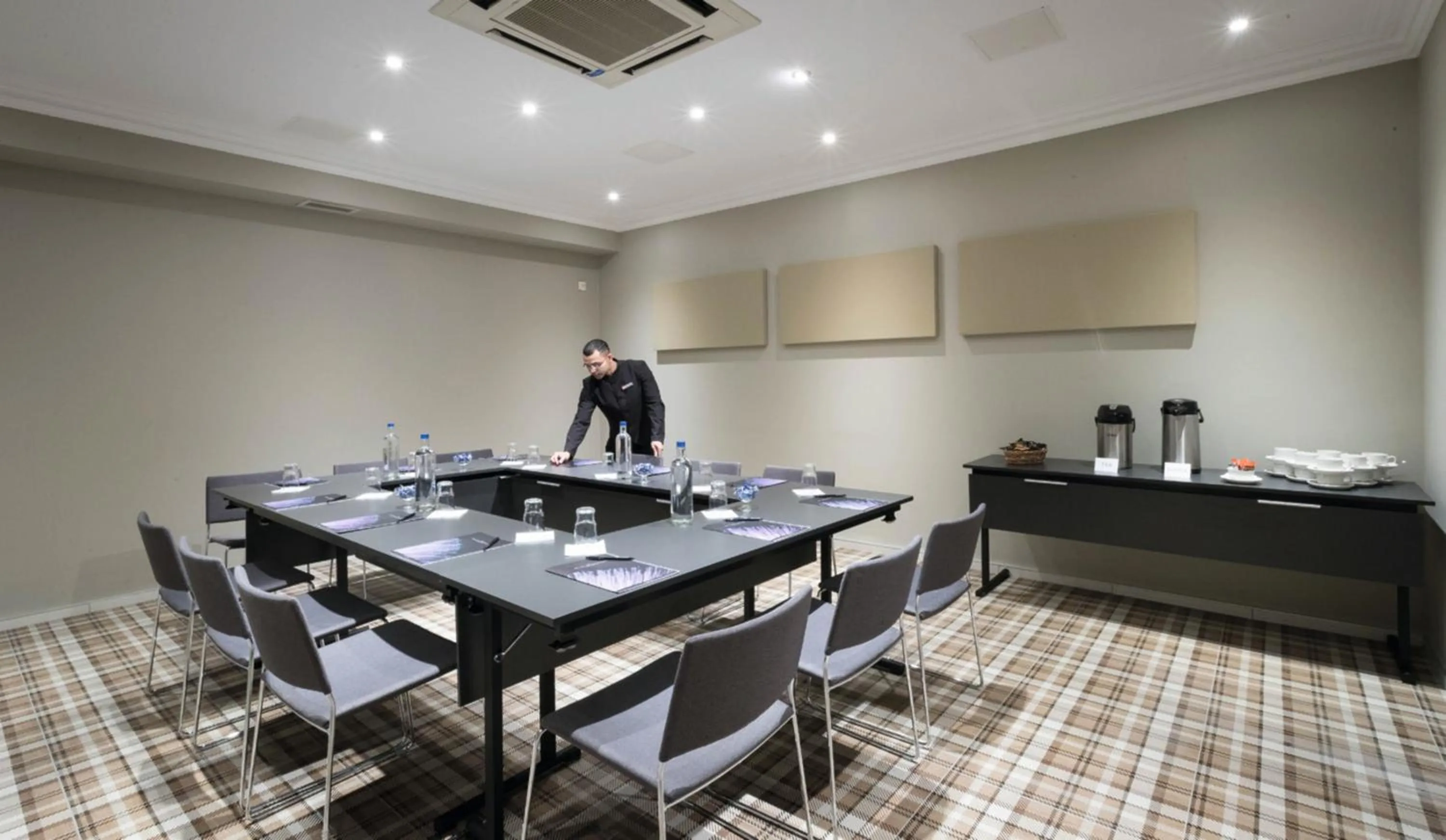 Meeting/conference room in Riu Plaza The Gresham Dublin