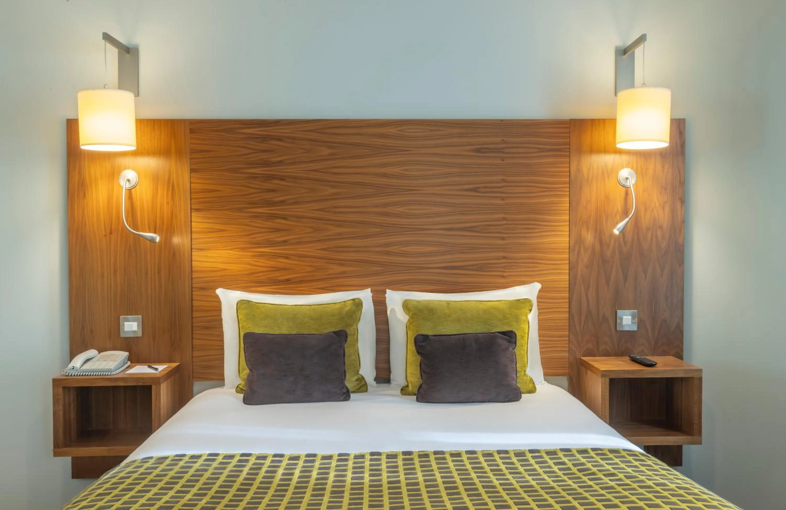 Photo of the whole room, Bed in Riu Plaza The Gresham Dublin