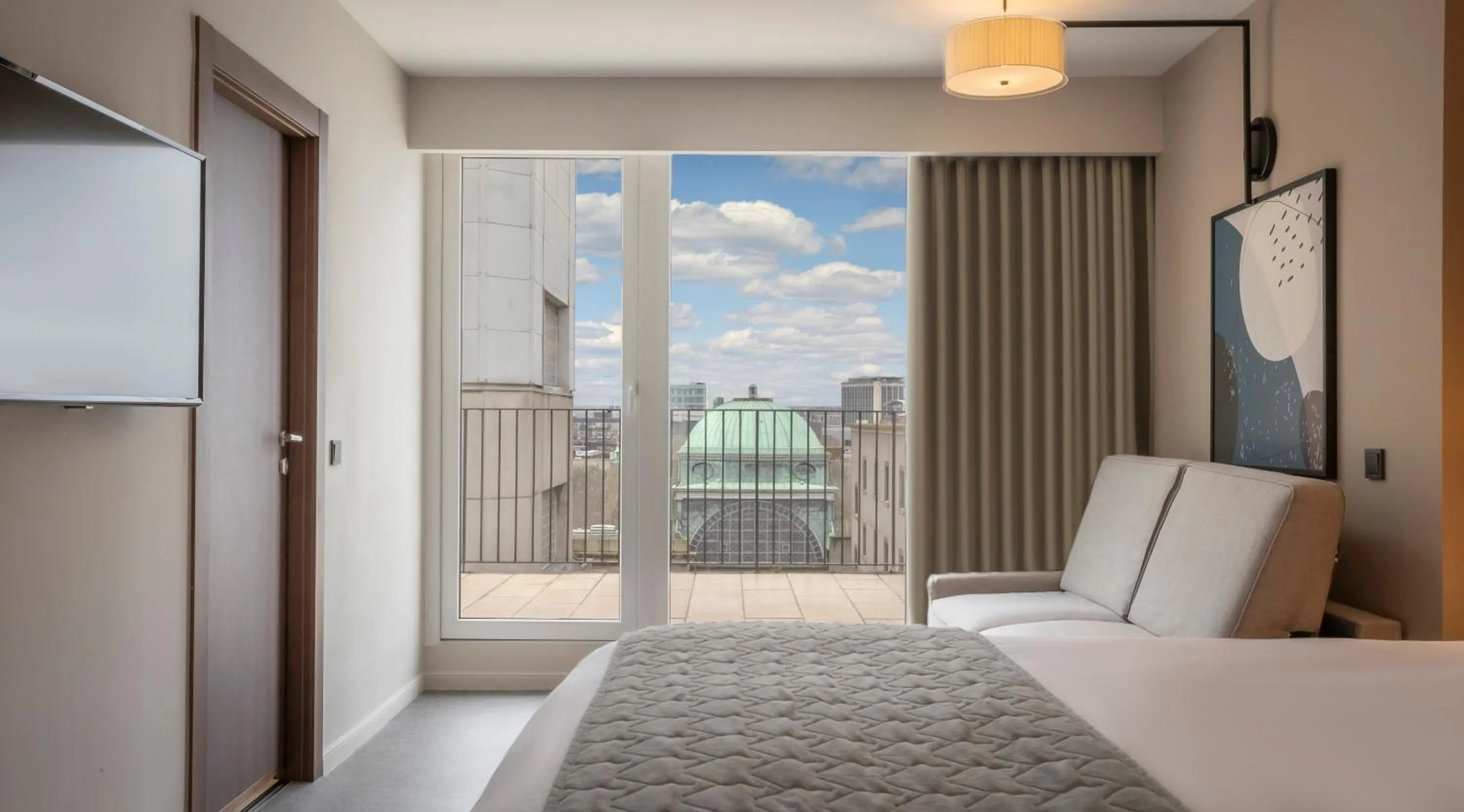 Photo of the whole room, Bed in Riu Plaza The Gresham Dublin