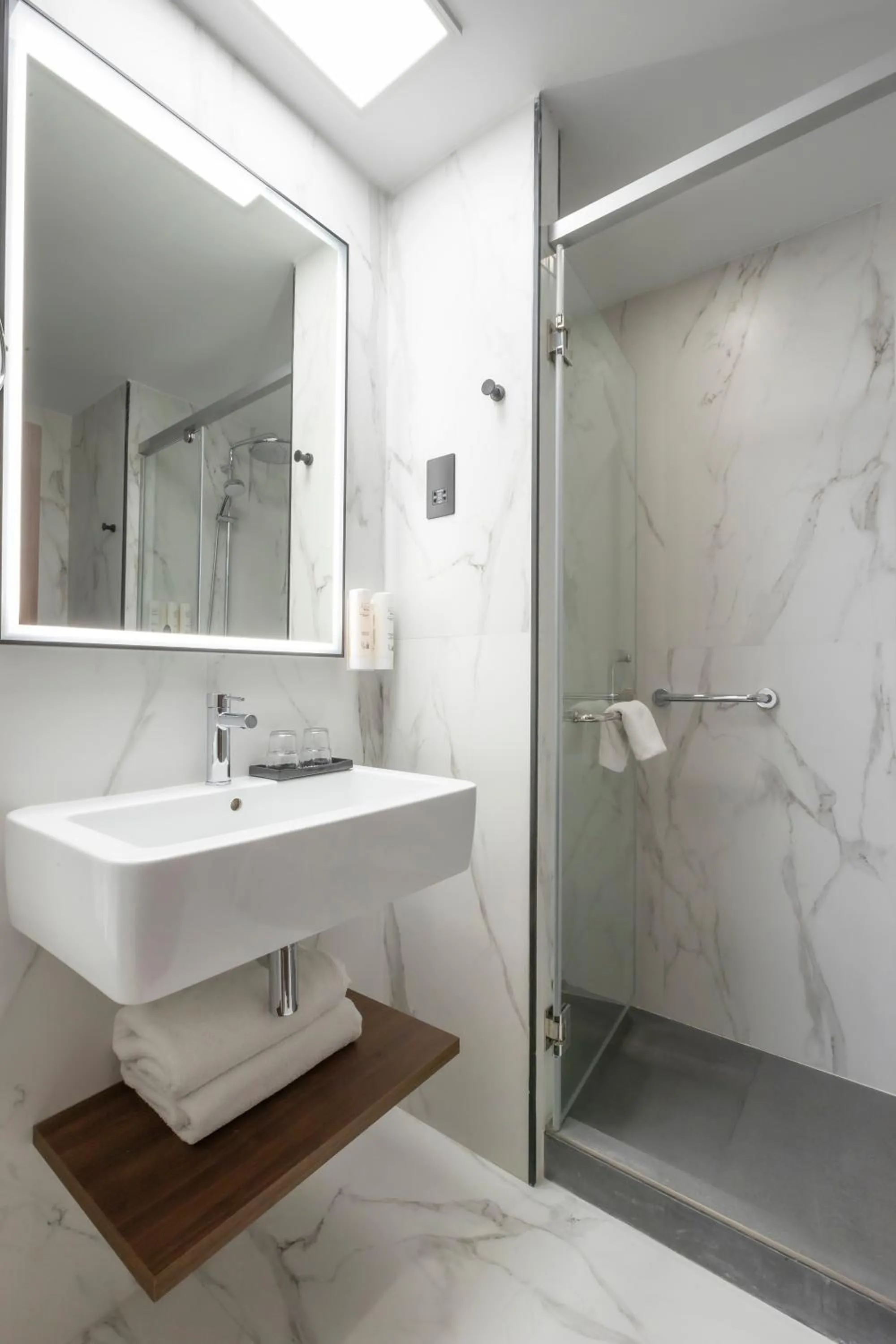 Bathroom in Riu Plaza The Gresham Dublin