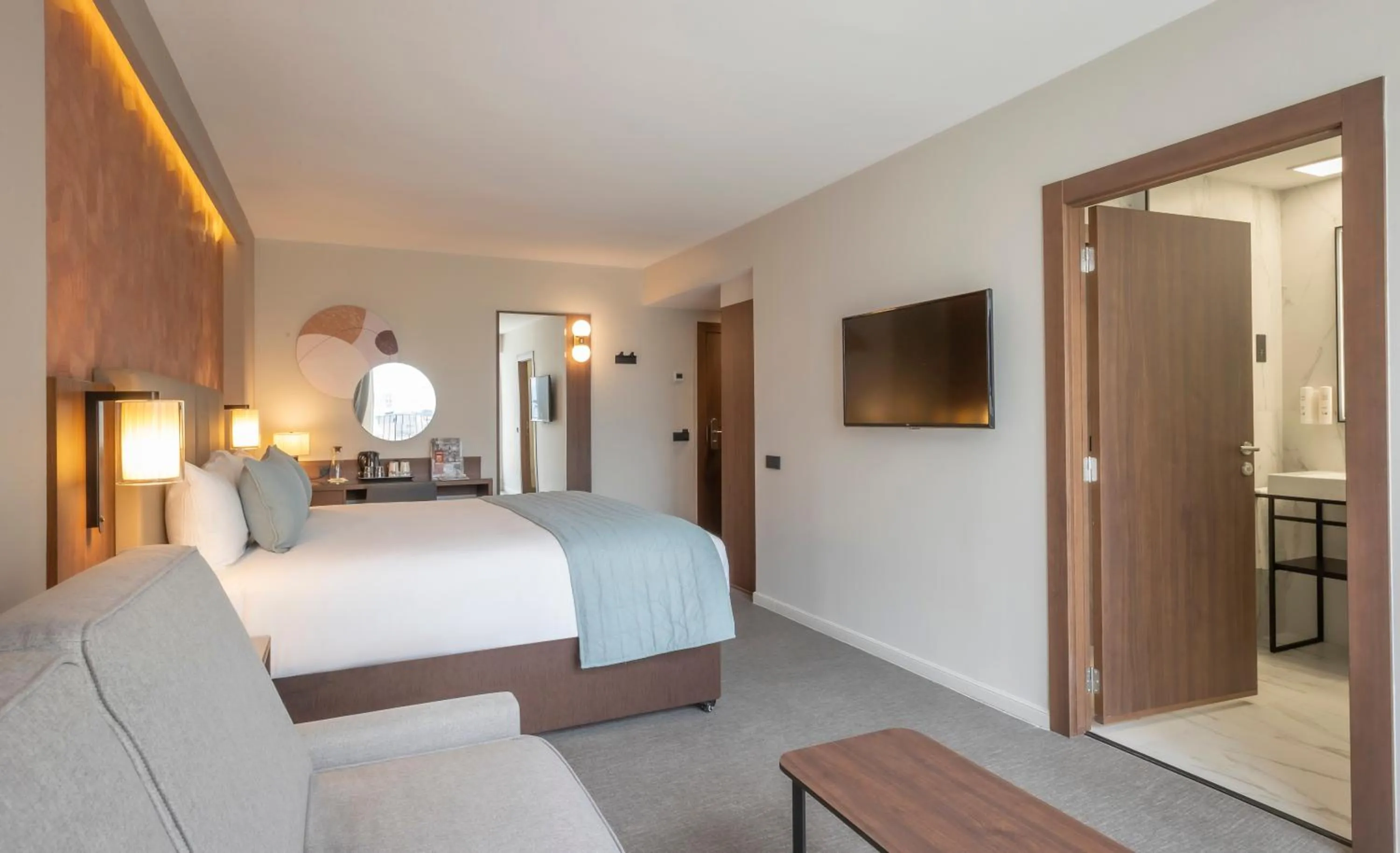 Bedroom, Bed in Riu Plaza The Gresham Dublin