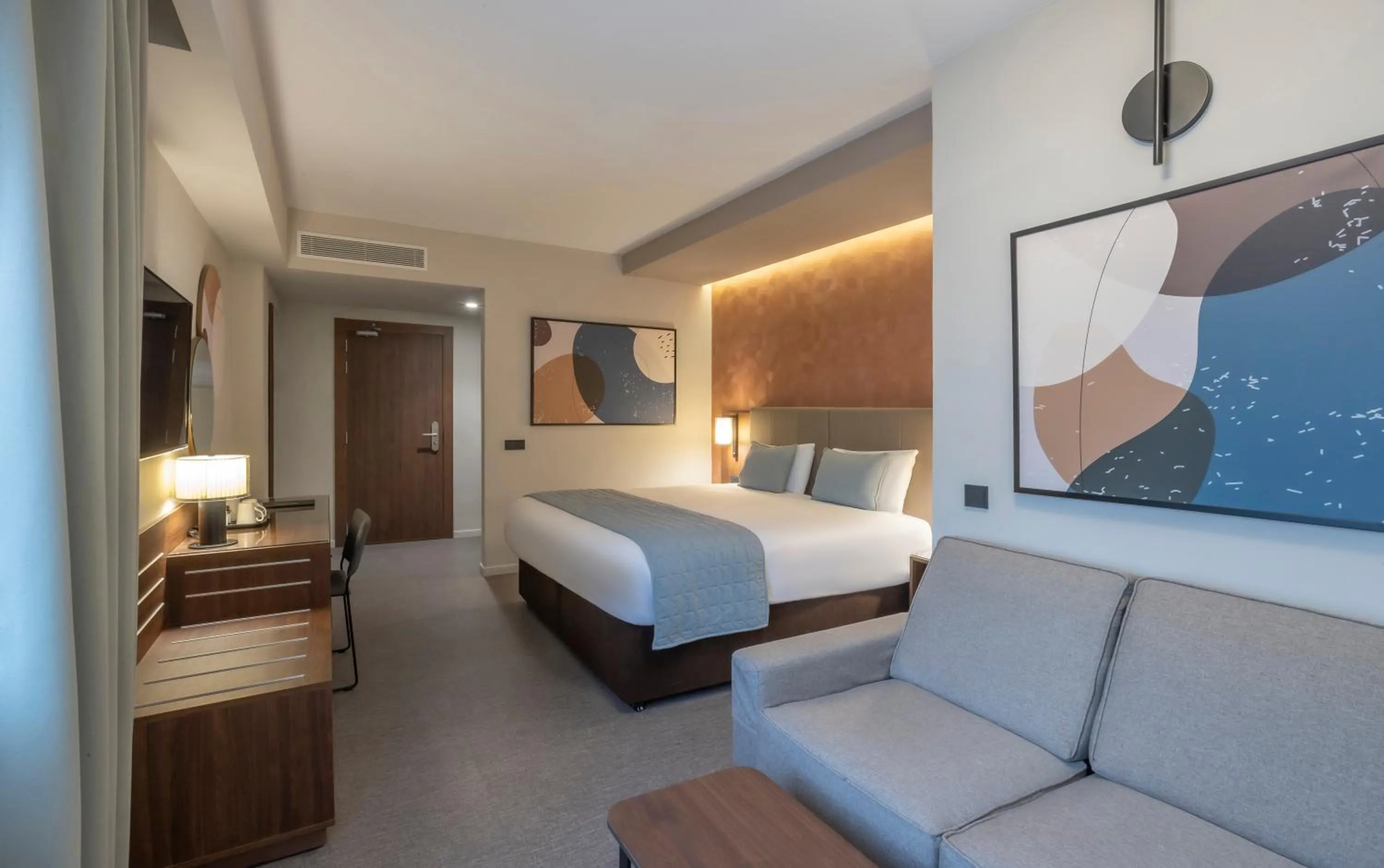 Photo of the whole room, Bed in Riu Plaza The Gresham Dublin