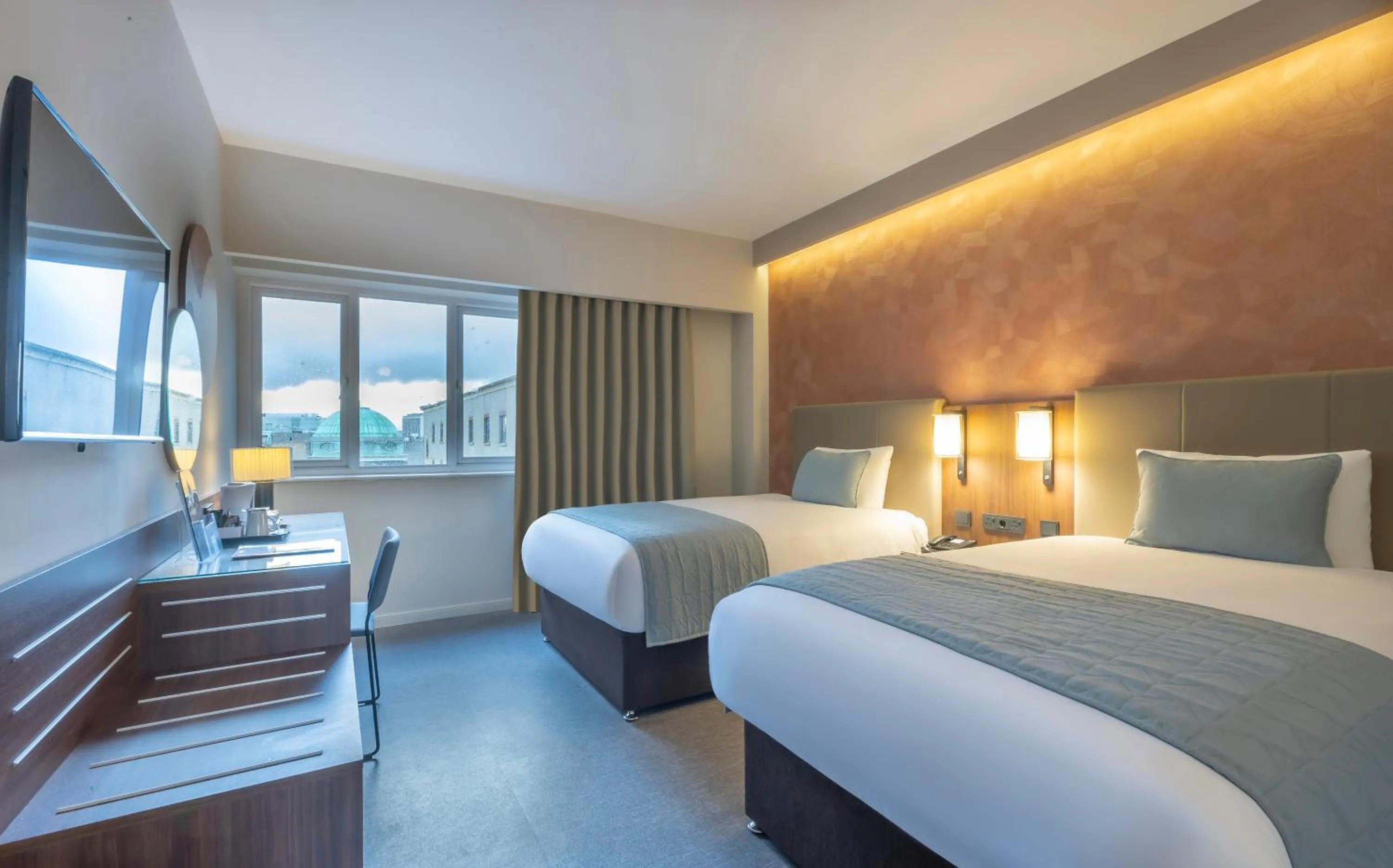 Photo of the whole room, Bed in Riu Plaza The Gresham Dublin