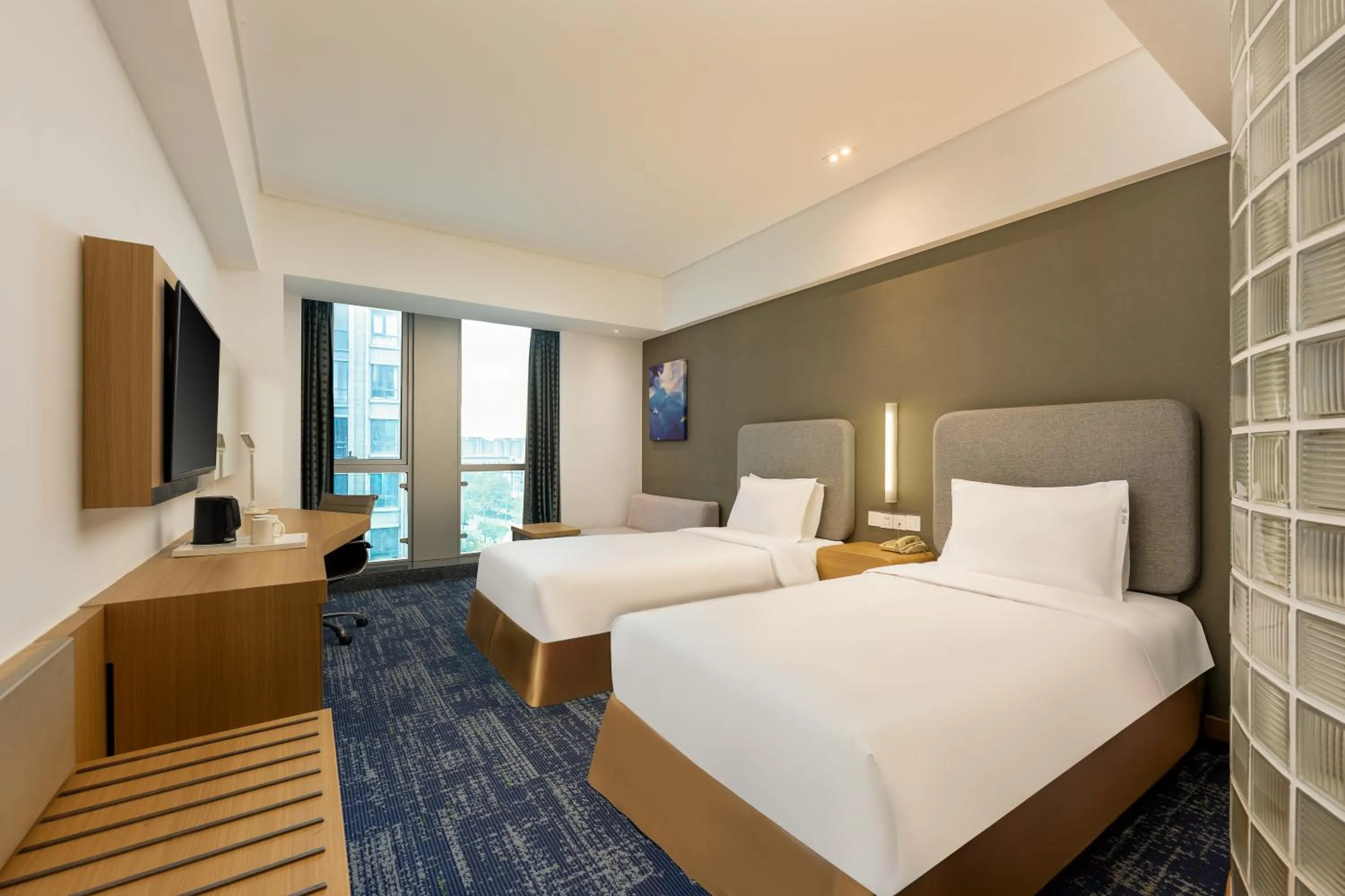 Hot Tub, Bed in Holiday Inn Express Shanghai Jinsha by IHG