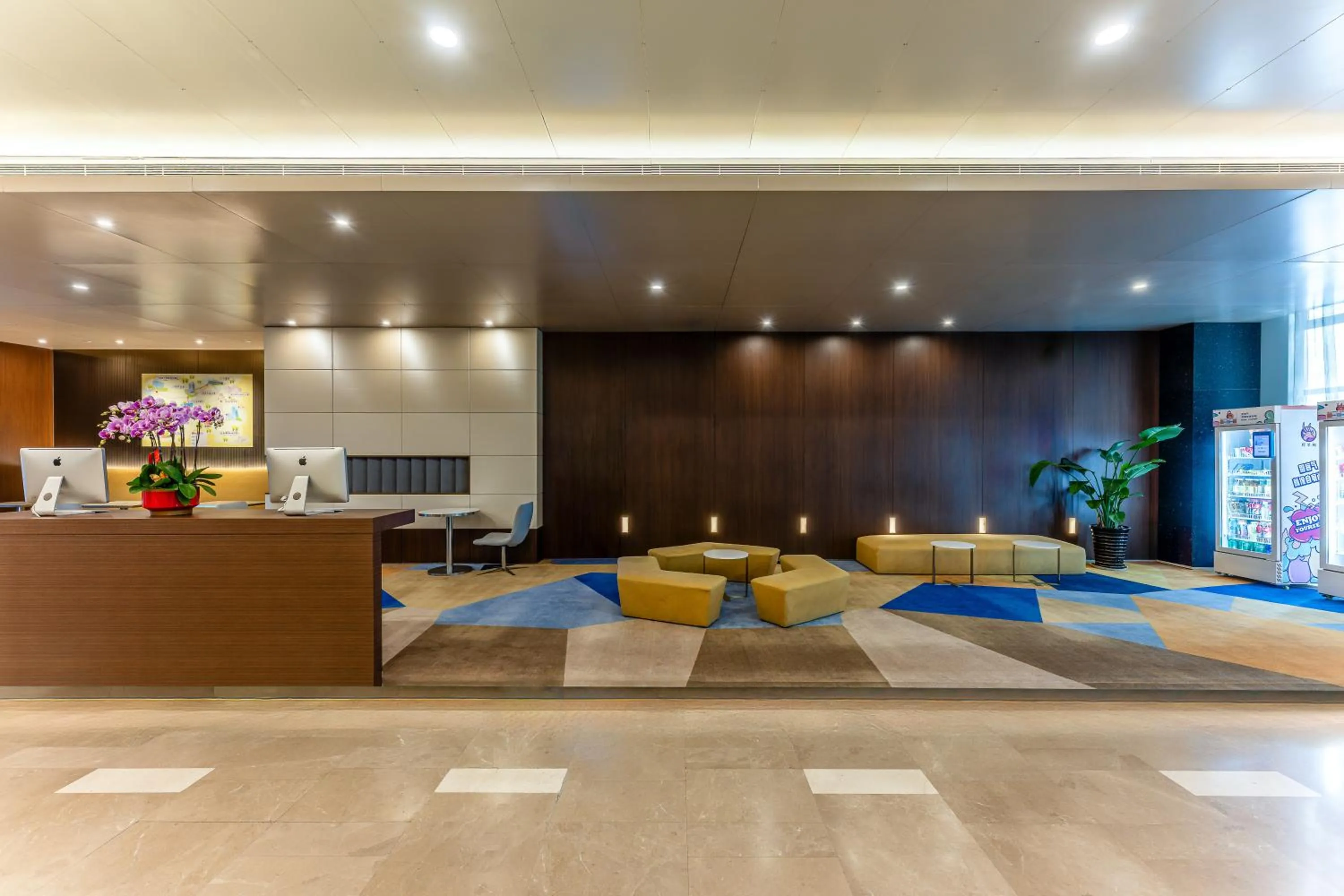 Lobby or reception in Holiday Inn Express Shanghai Jinsha by IHG