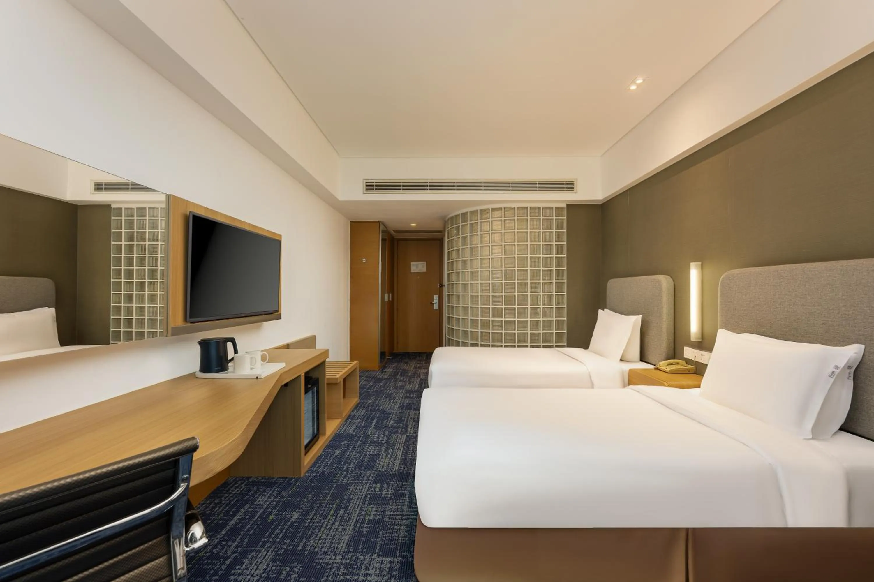 Hot Tub, Bed in Holiday Inn Express Shanghai Jinsha by IHG
