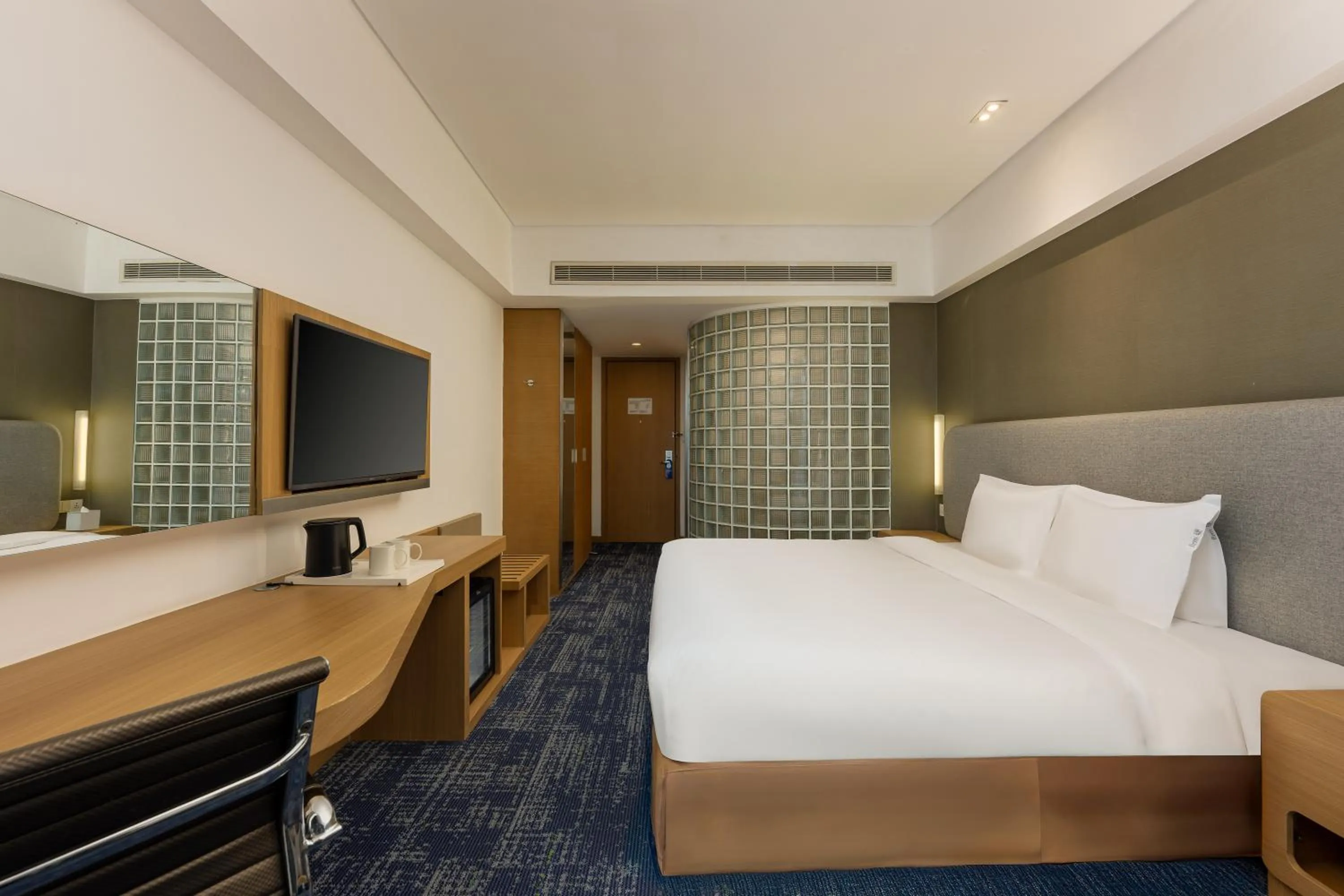 internet, Bed in Holiday Inn Express Shanghai Jinsha by IHG