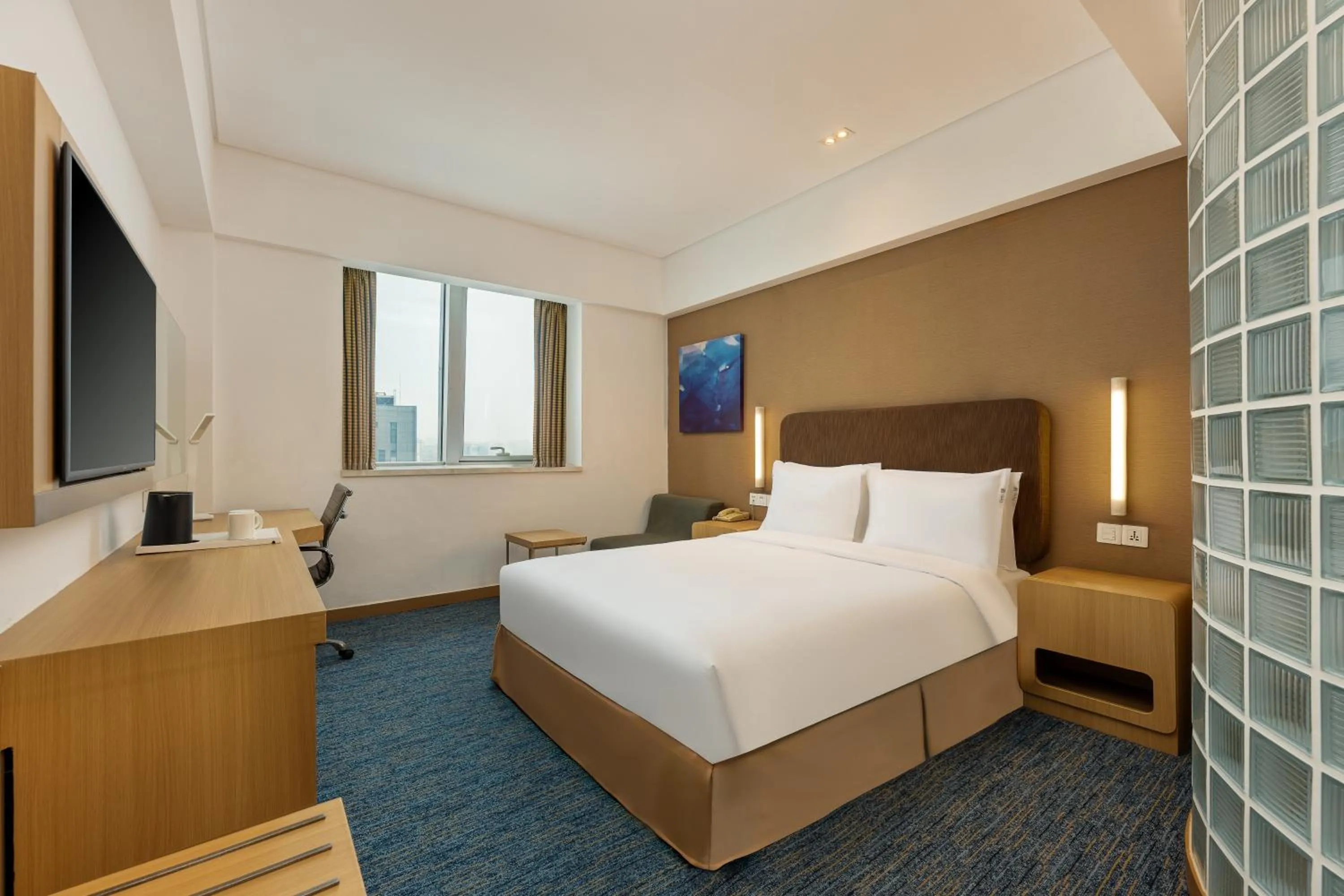 Hot Tub, Bed in Holiday Inn Express Shanghai Jinsha by IHG