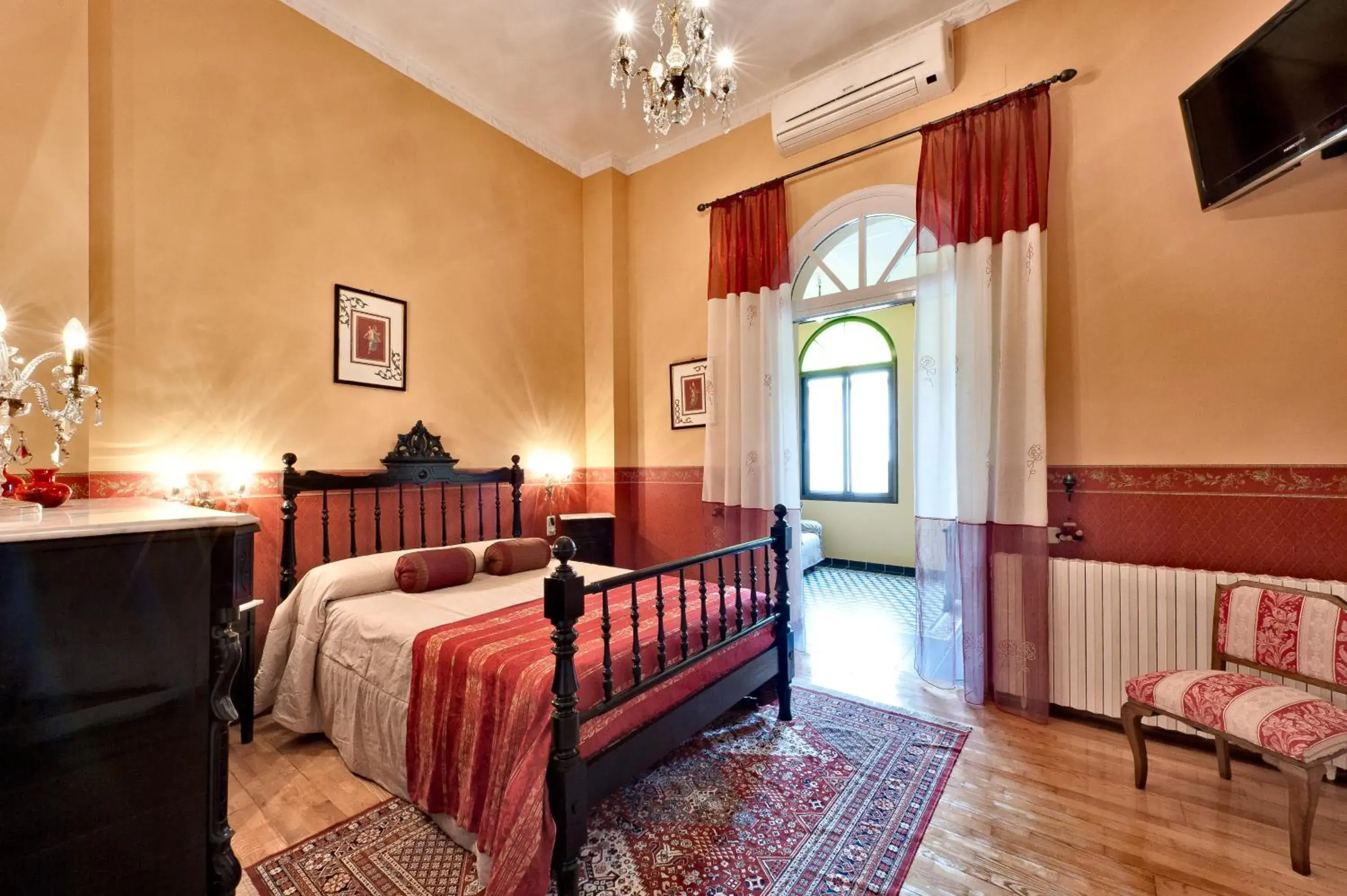 Double Room in Hotel Casa Ceremines Double Room in Hotel Casa Ceremines