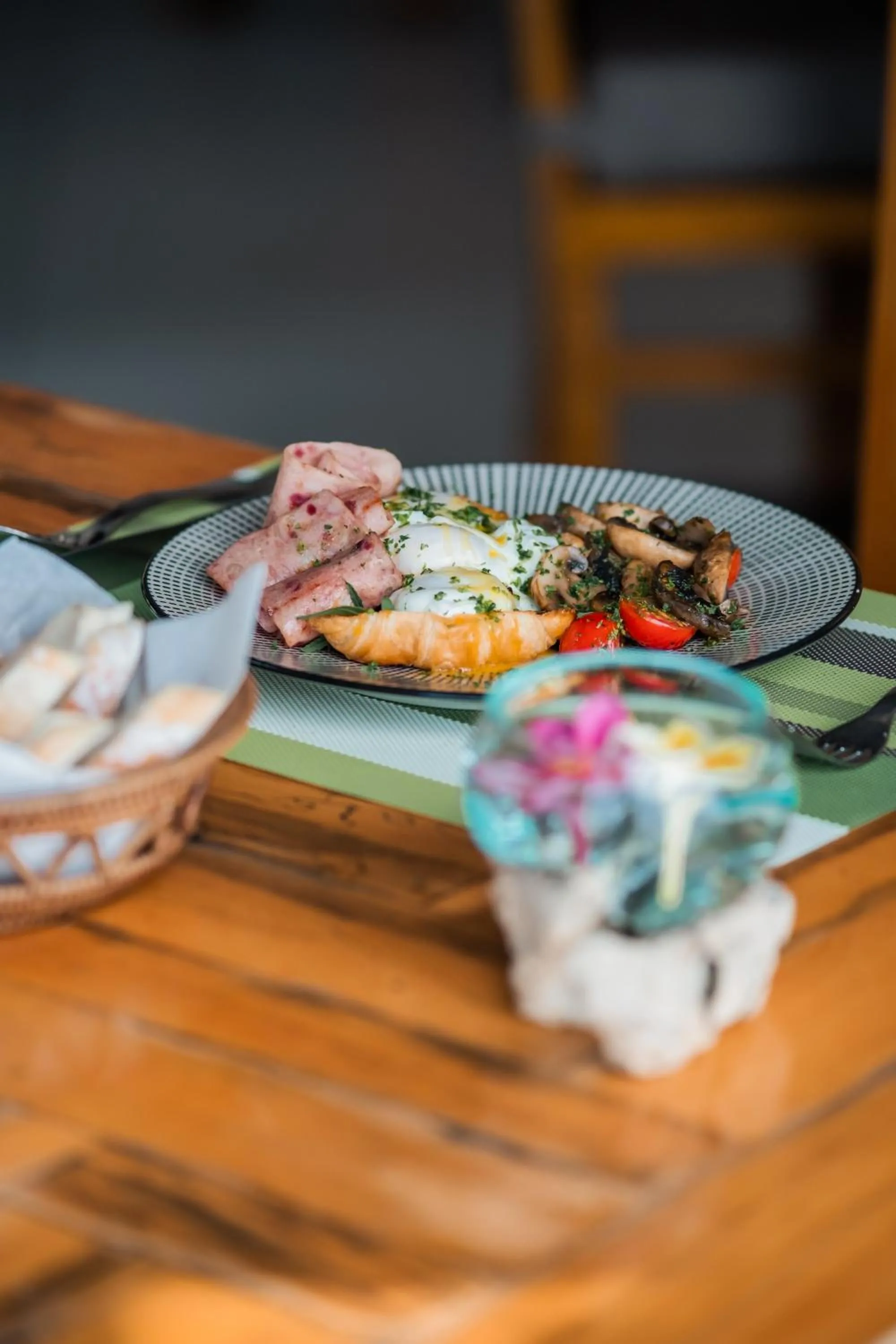 Food and drinks in Living Asia Resort and Spa