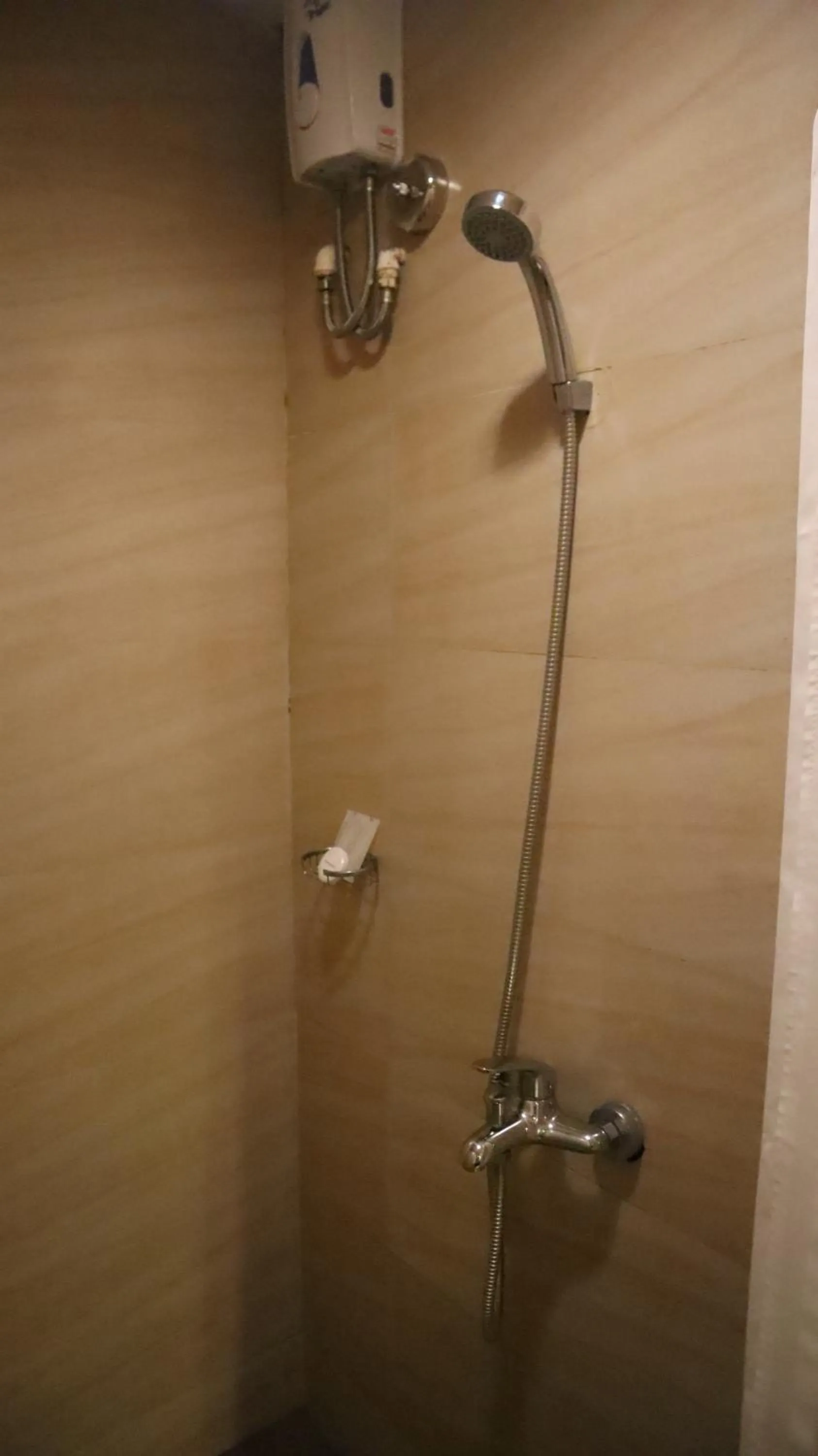 Shower in Viewpark Hotel Tagaytay