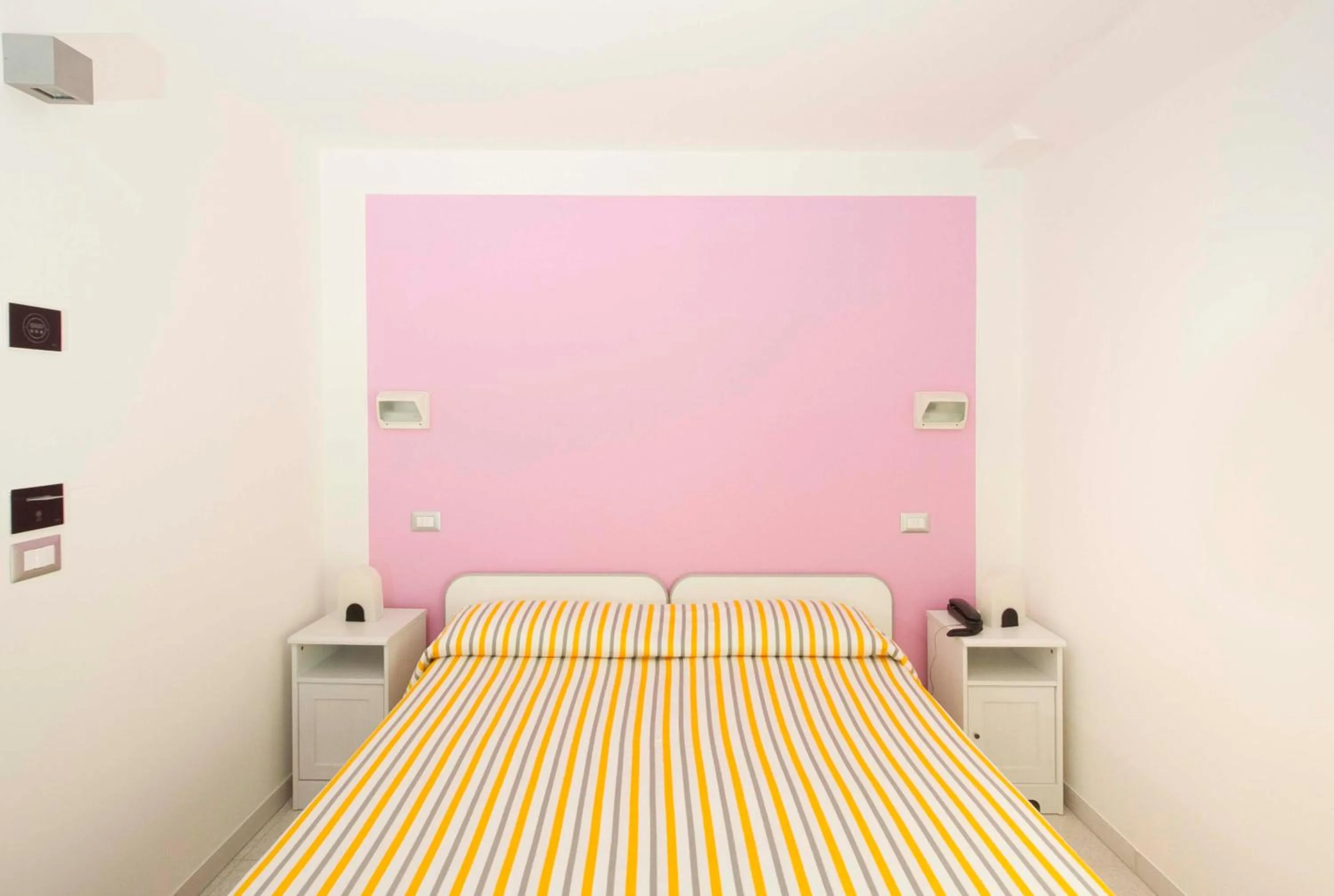 Bed in Hotel La Maestra