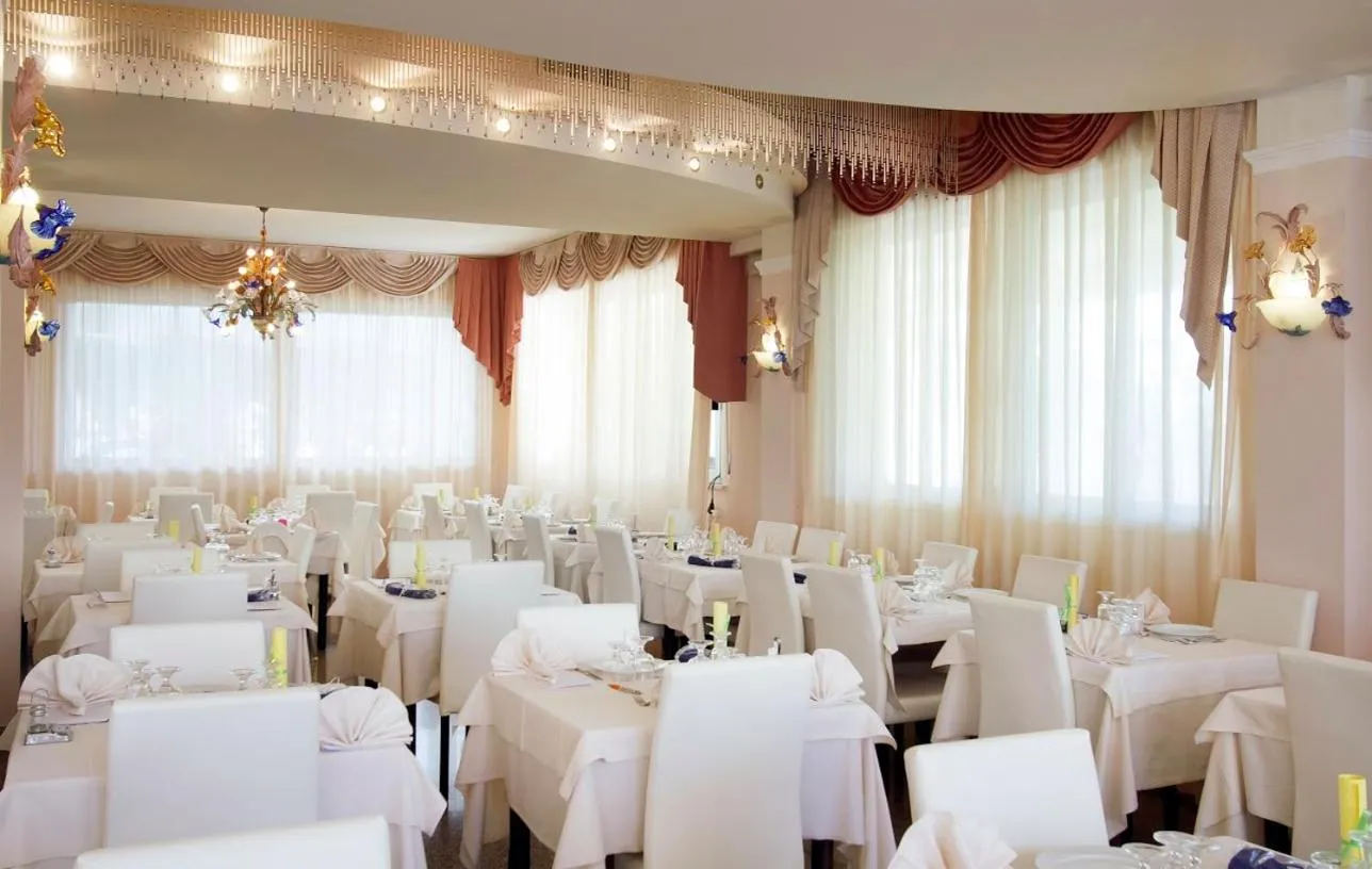 Restaurant/places to eat in Hotel La Maestra