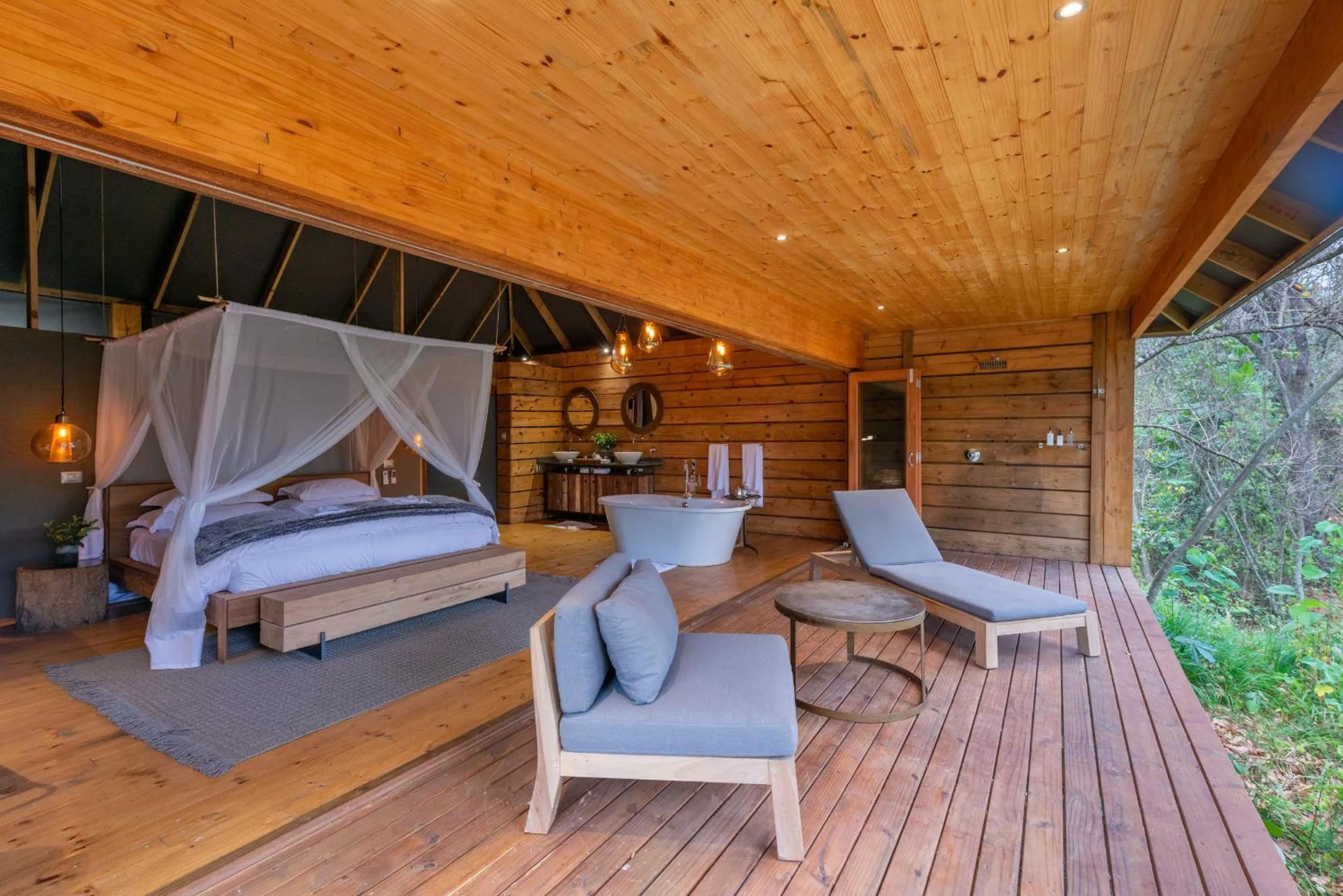 Photo of the whole room, Bed in Summerfields Rose Retreat and Spa