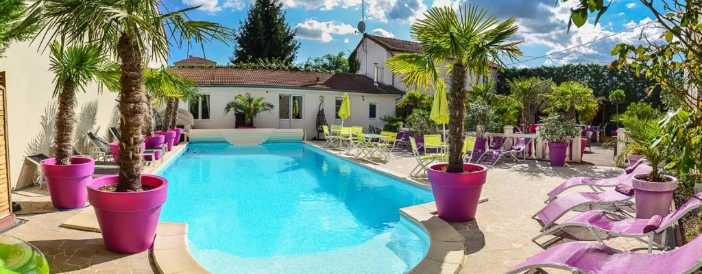 Pool view in Manoir François 1er
