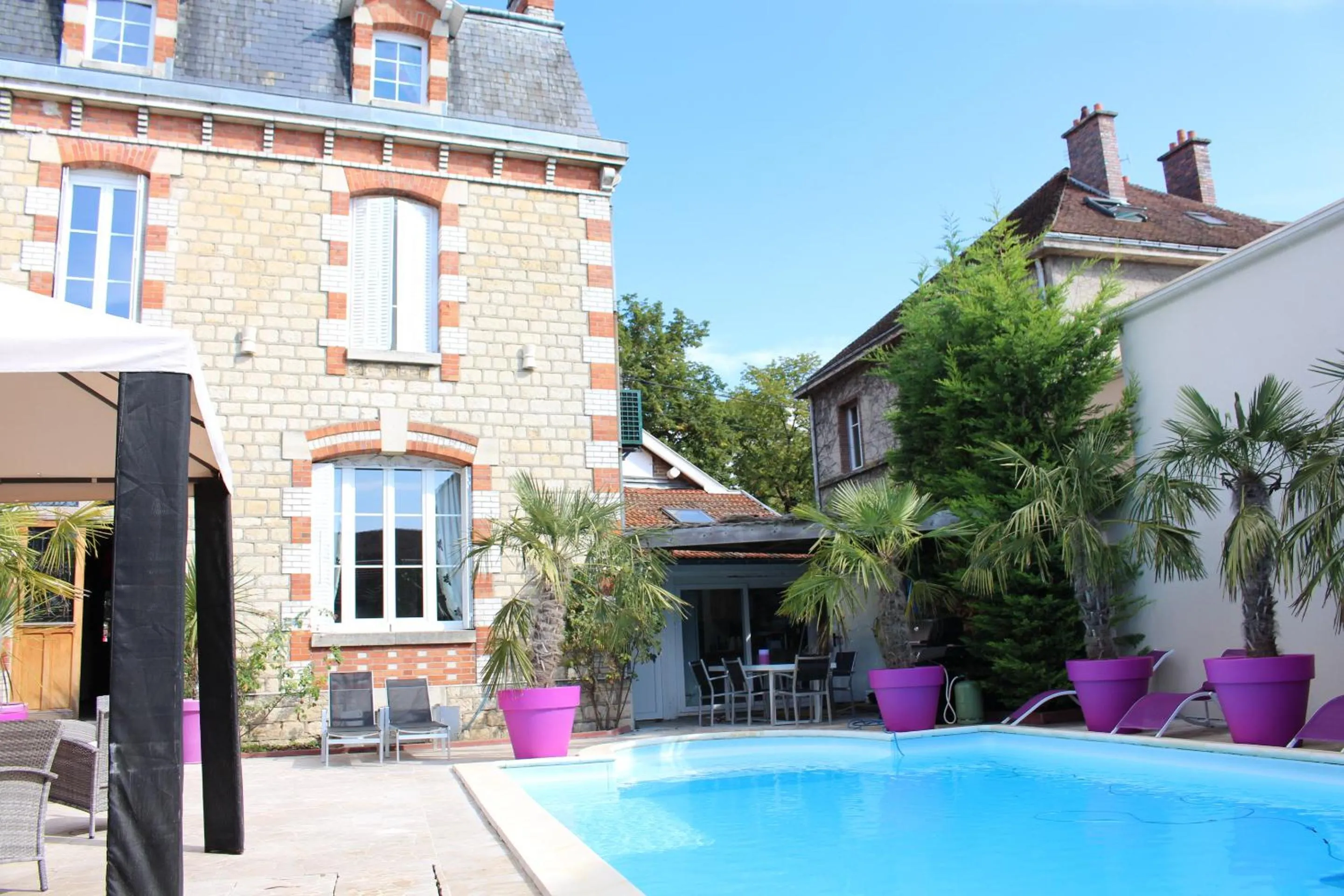 Pool view in Manoir François 1er