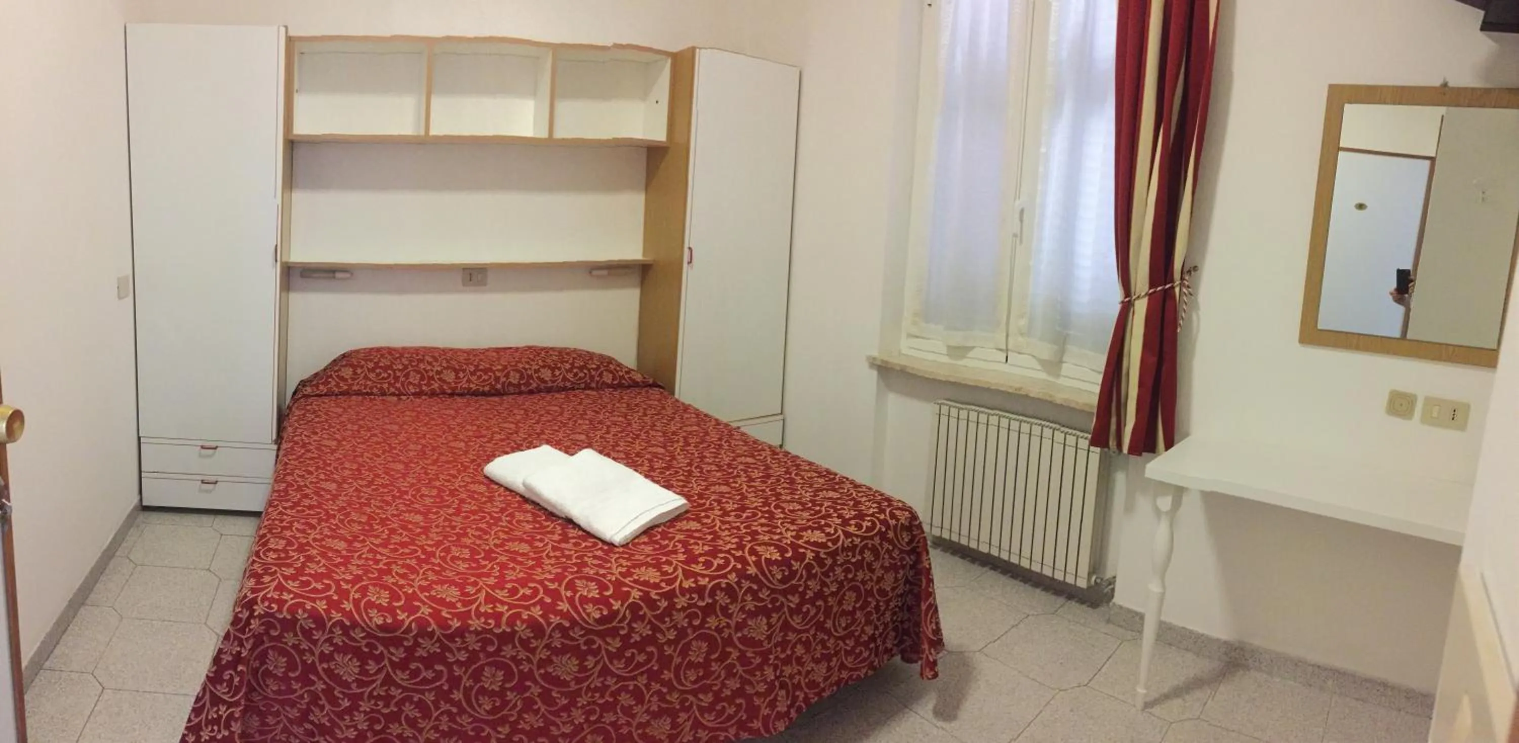 Photo of the whole room in Hotel Villa Elle