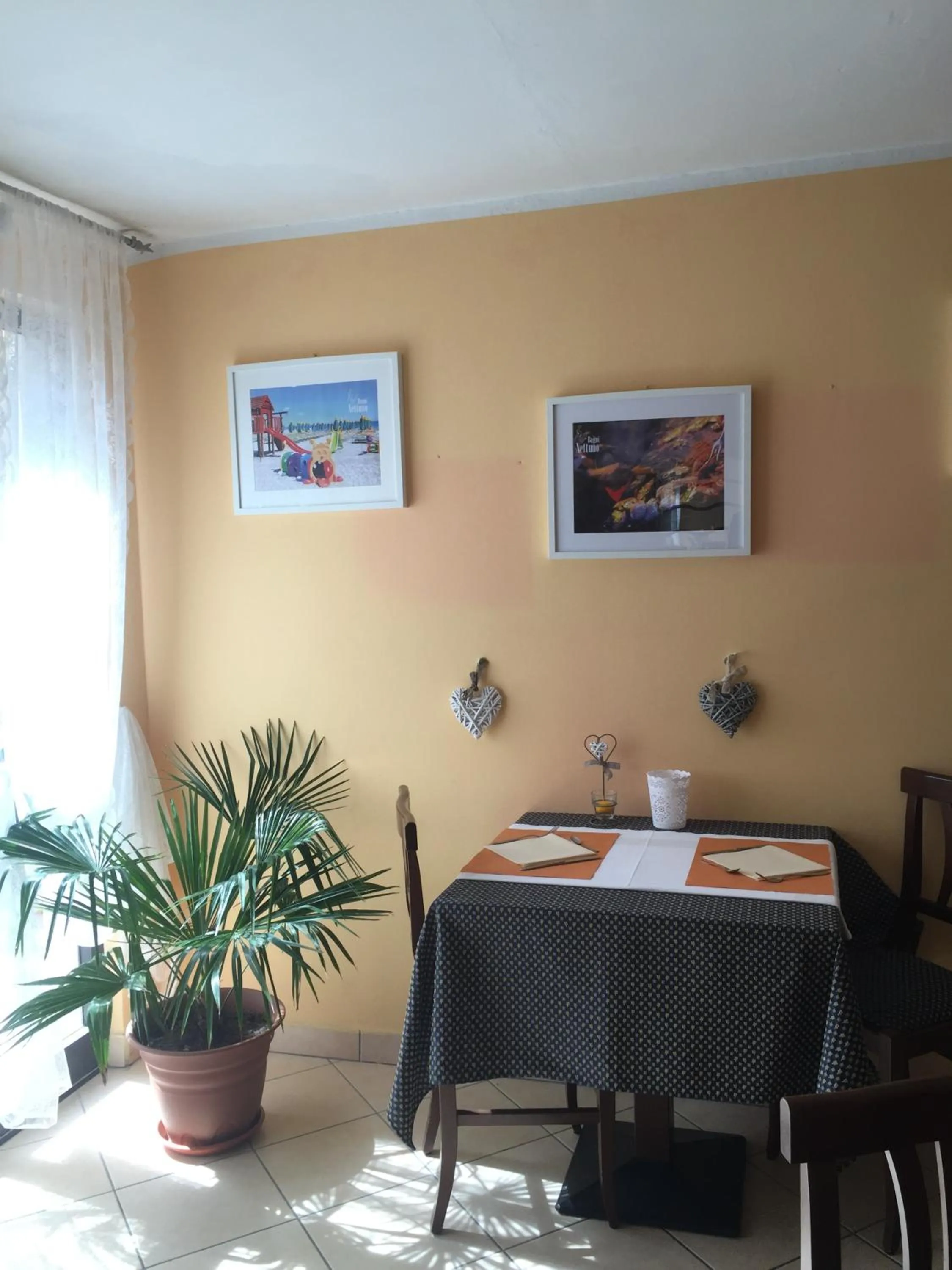 Restaurant/places to eat in Hotel Villa Elle