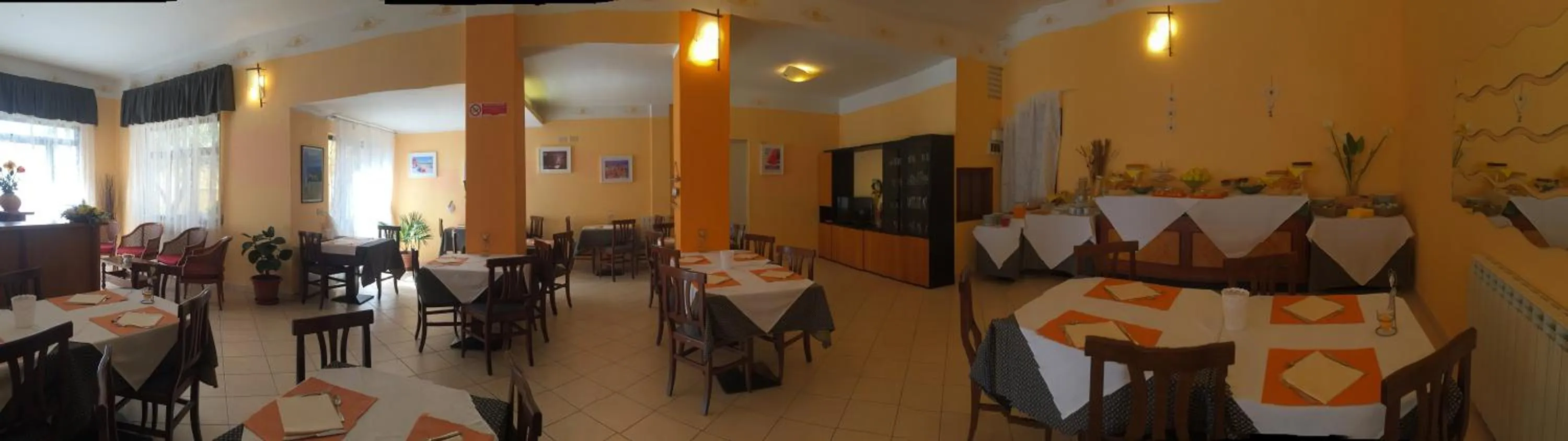 Restaurant/places to eat in Hotel Villa Elle