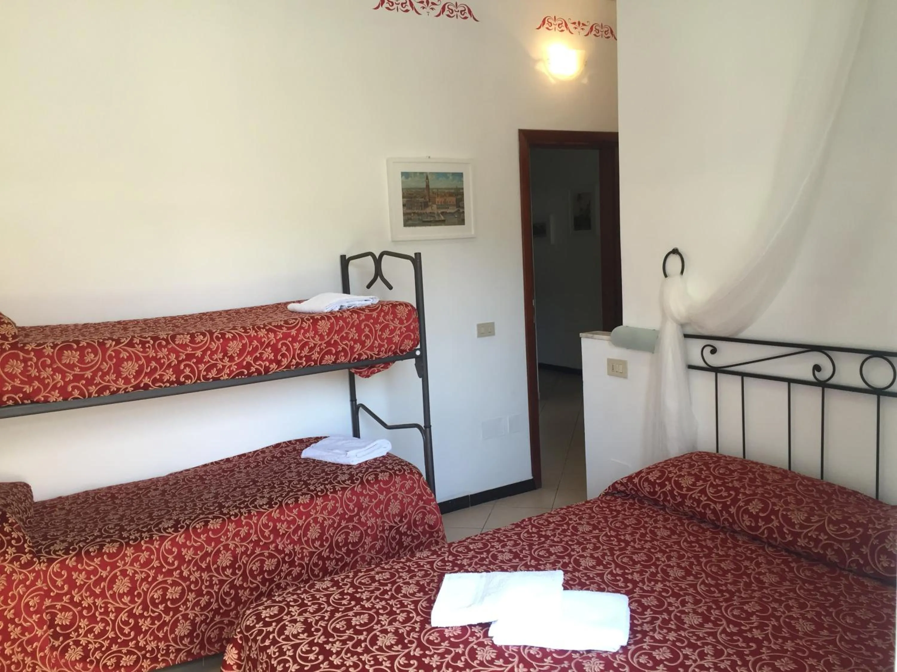 bunk bed in Hotel Villa Elle