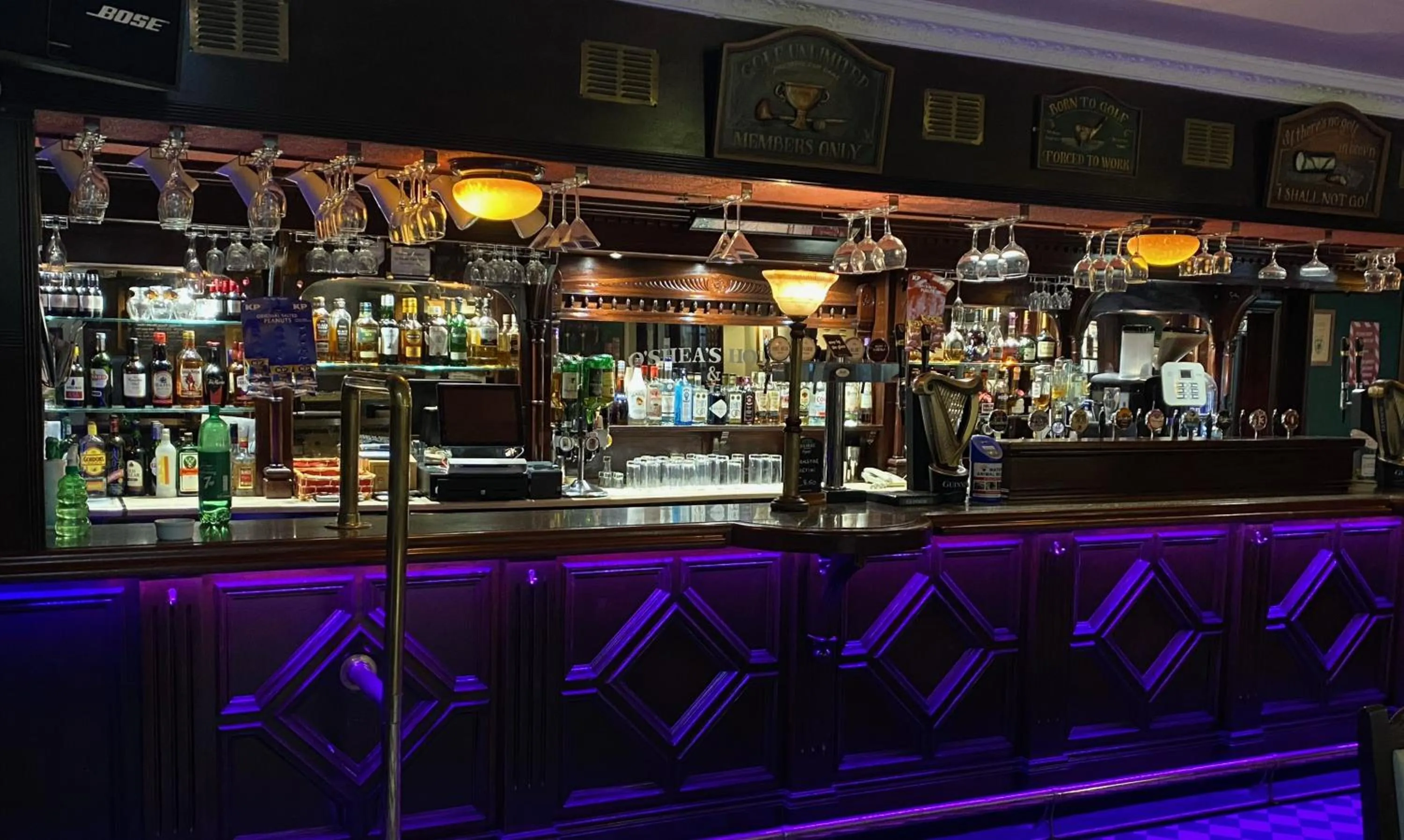 Nightclub / DJ in O'Shea's Hotel