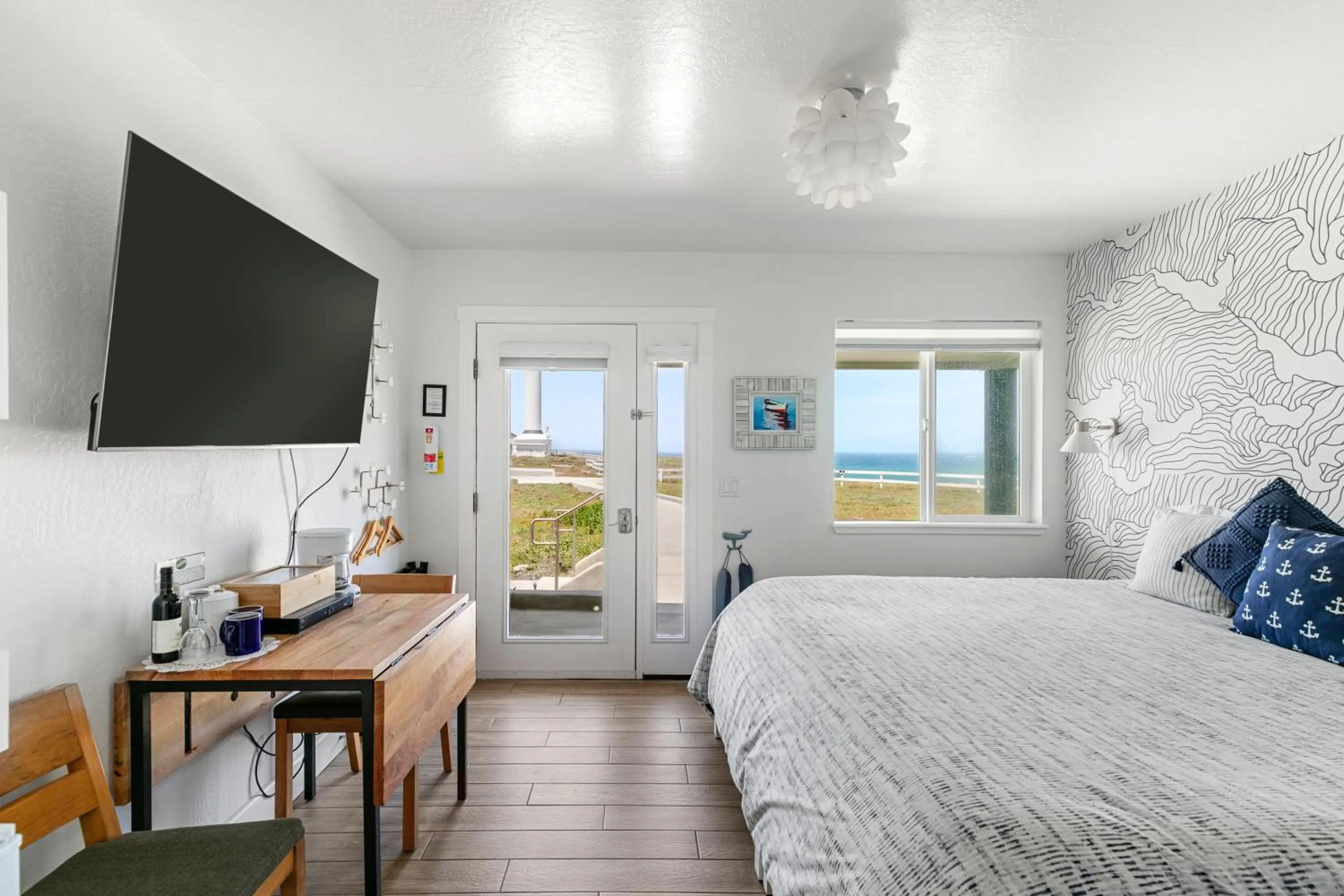 Nearby landmark, Bed in Point Arena Lighthouse