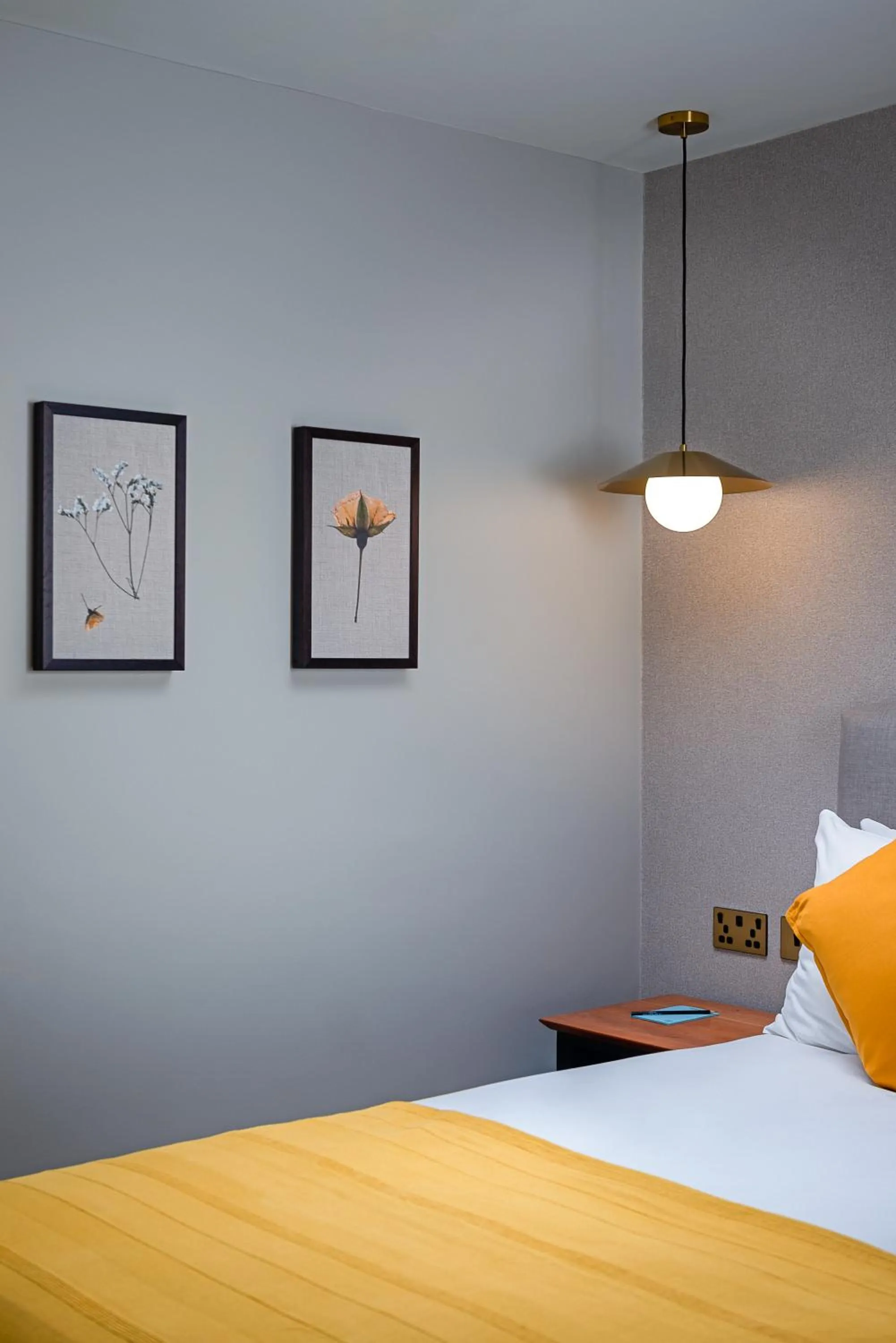 Bed in The Parkavon Hotel