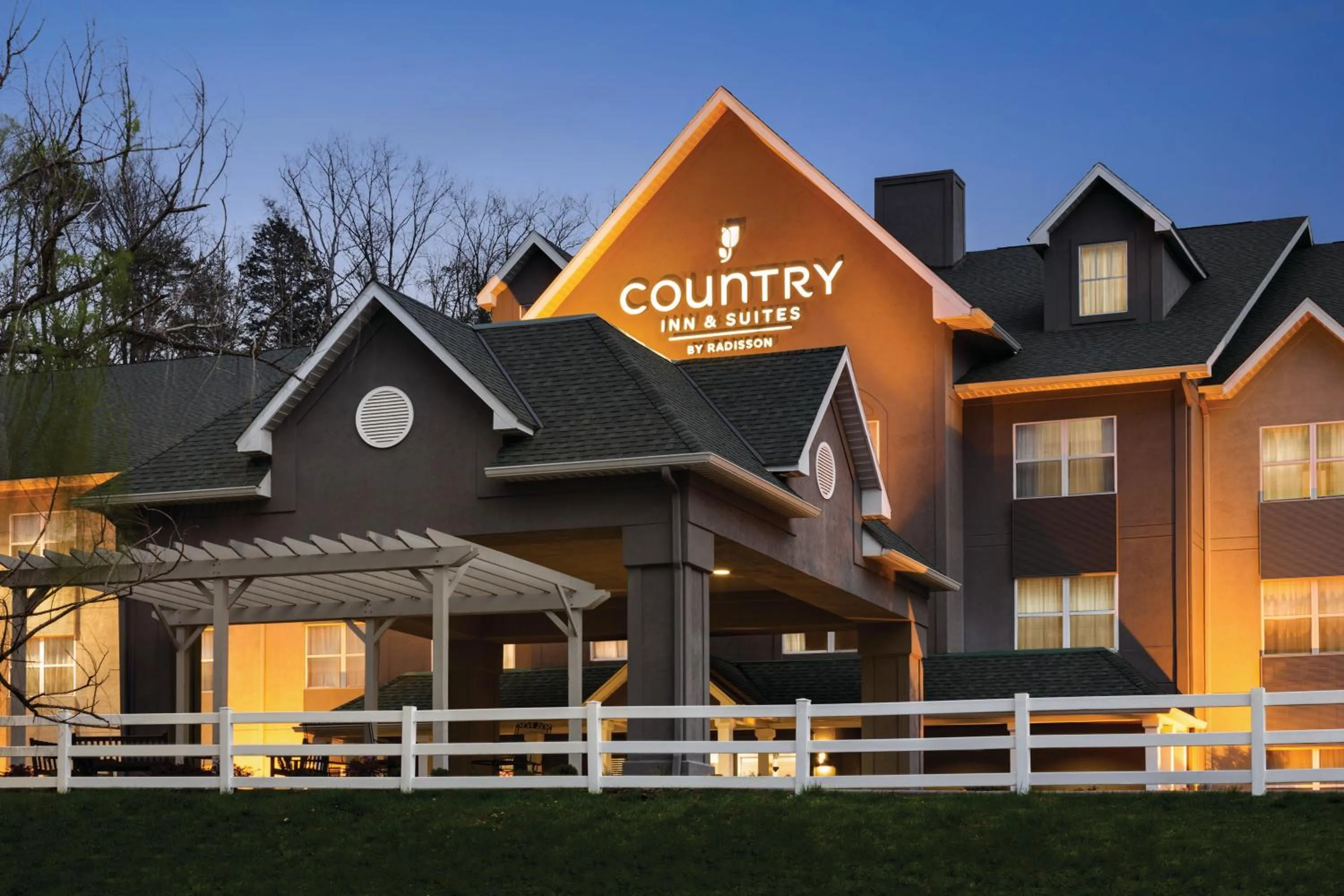 Facade/entrance in Country Inn & Suites by Radisson, Chattanooga-Lookout Mountain
