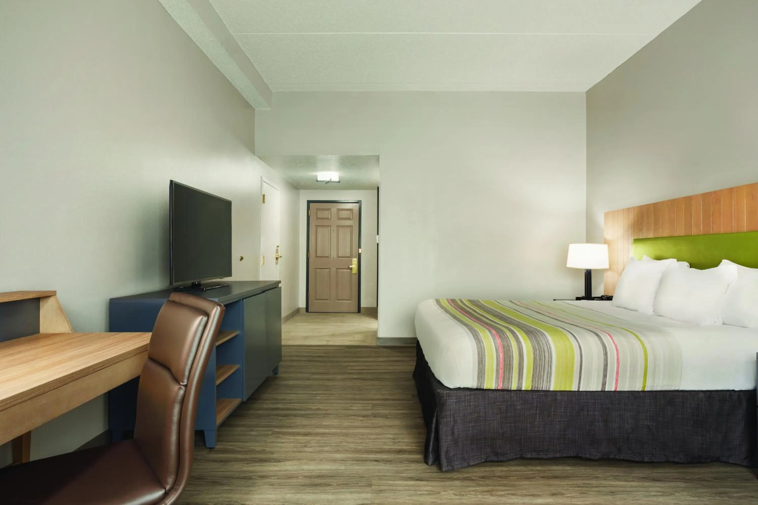 Bedroom, Bed in Country Inn & Suites by Radisson, Chattanooga-Lookout Mountain