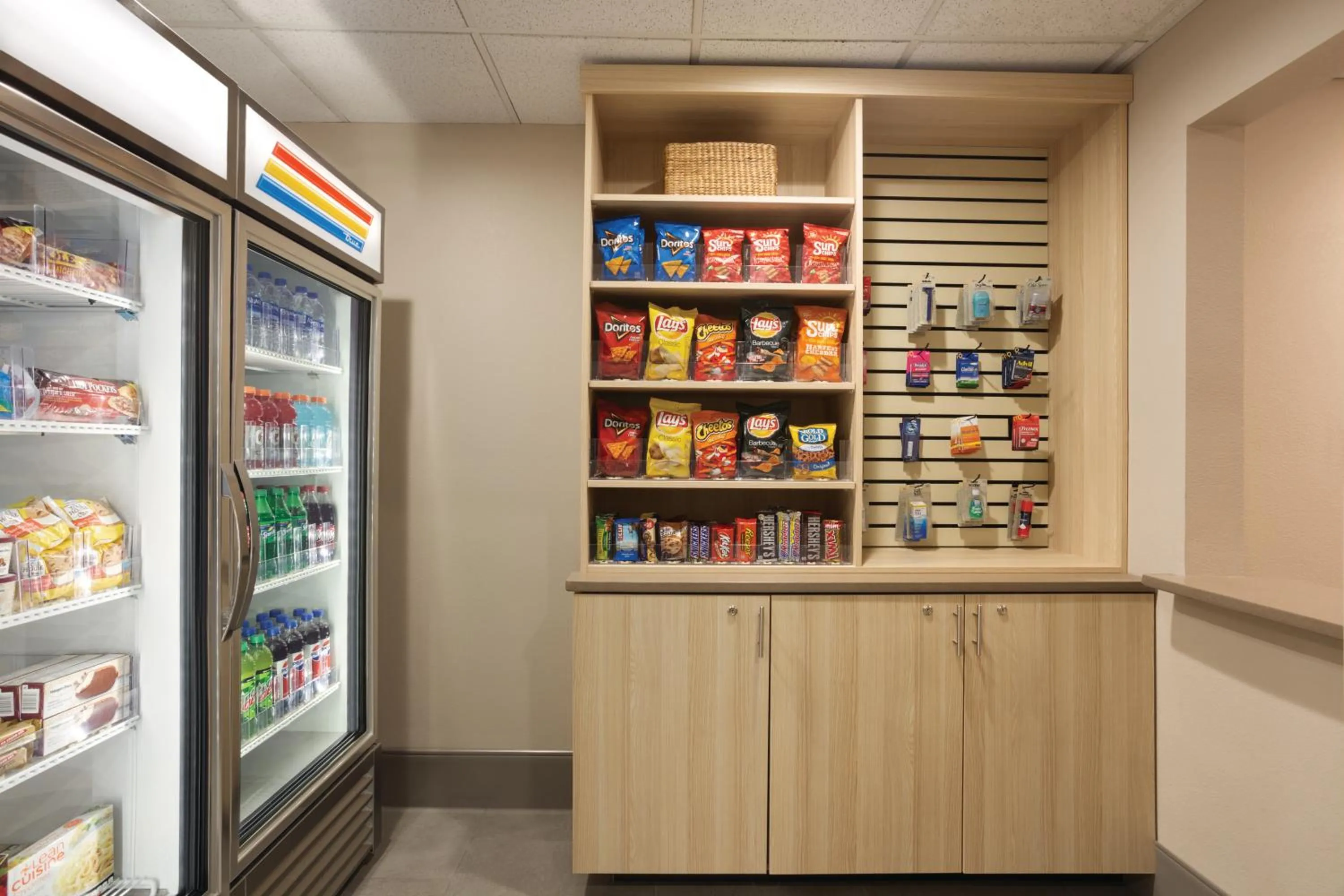 On-site shops in Country Inn & Suites by Radisson, Chattanooga-Lookout Mountain