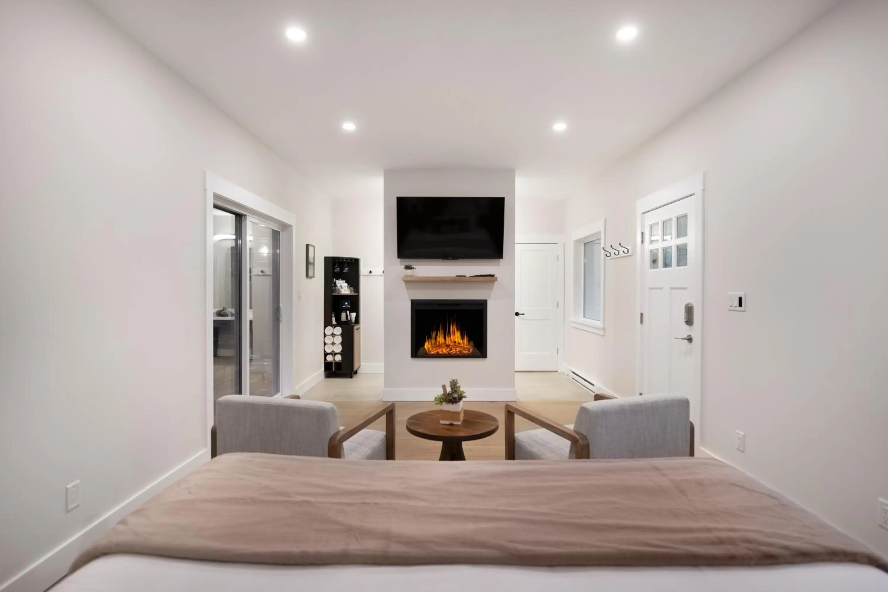 Bedroom, Bed in West Coast Trail Lodge