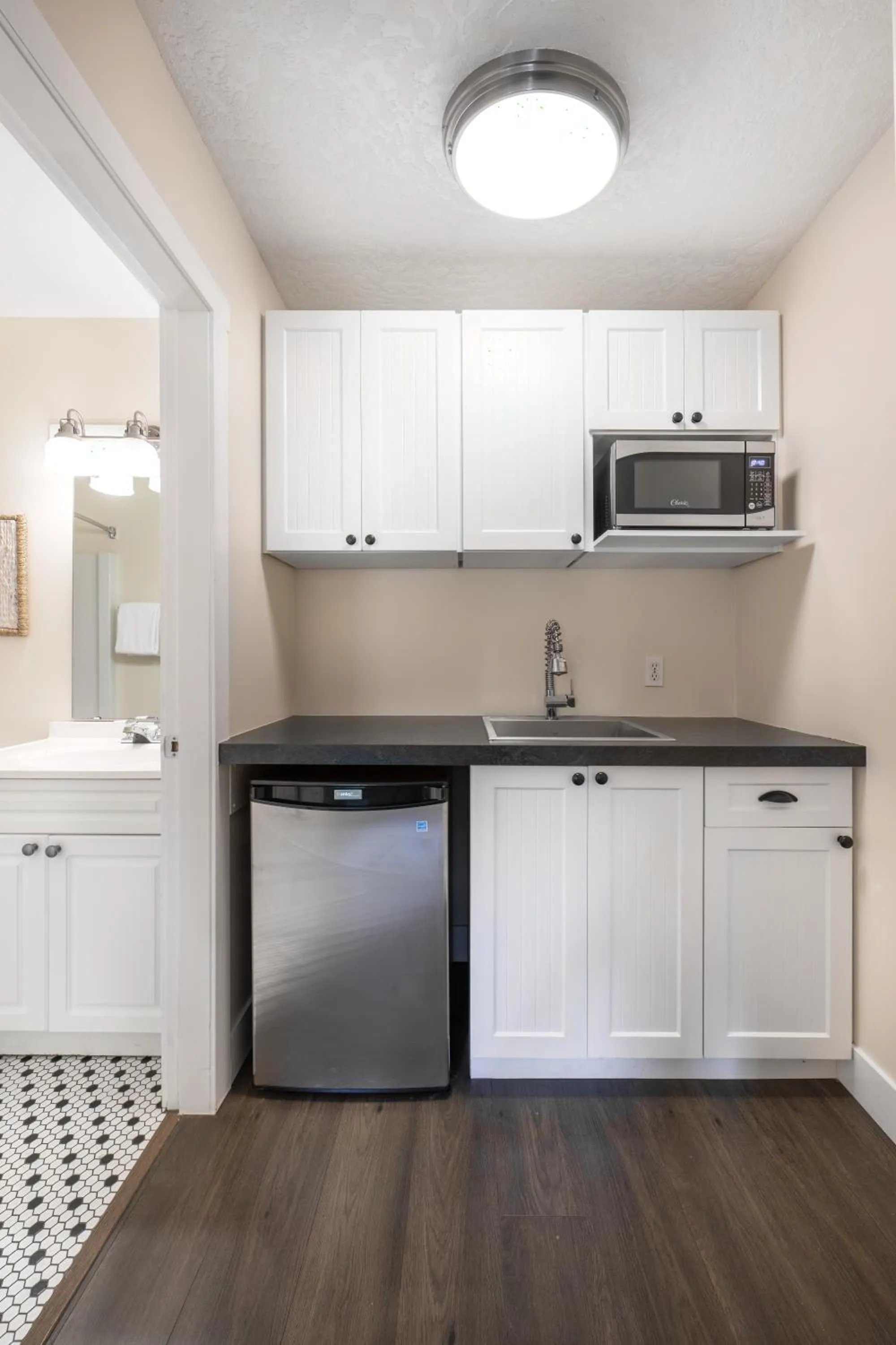 Kitchen or kitchenette in West Coast Trail Lodge