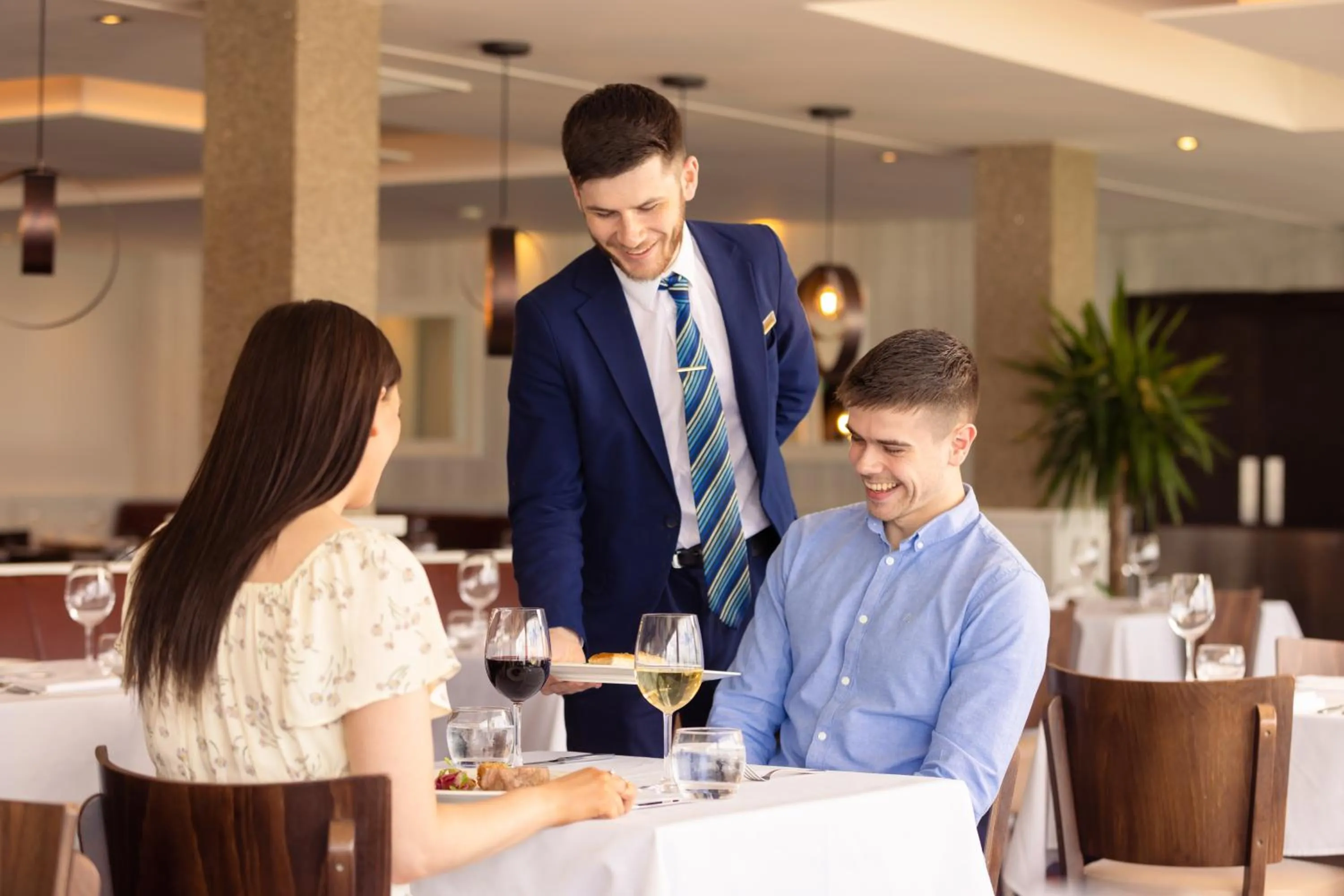 Restaurant/places to eat in Redcastle Hotel