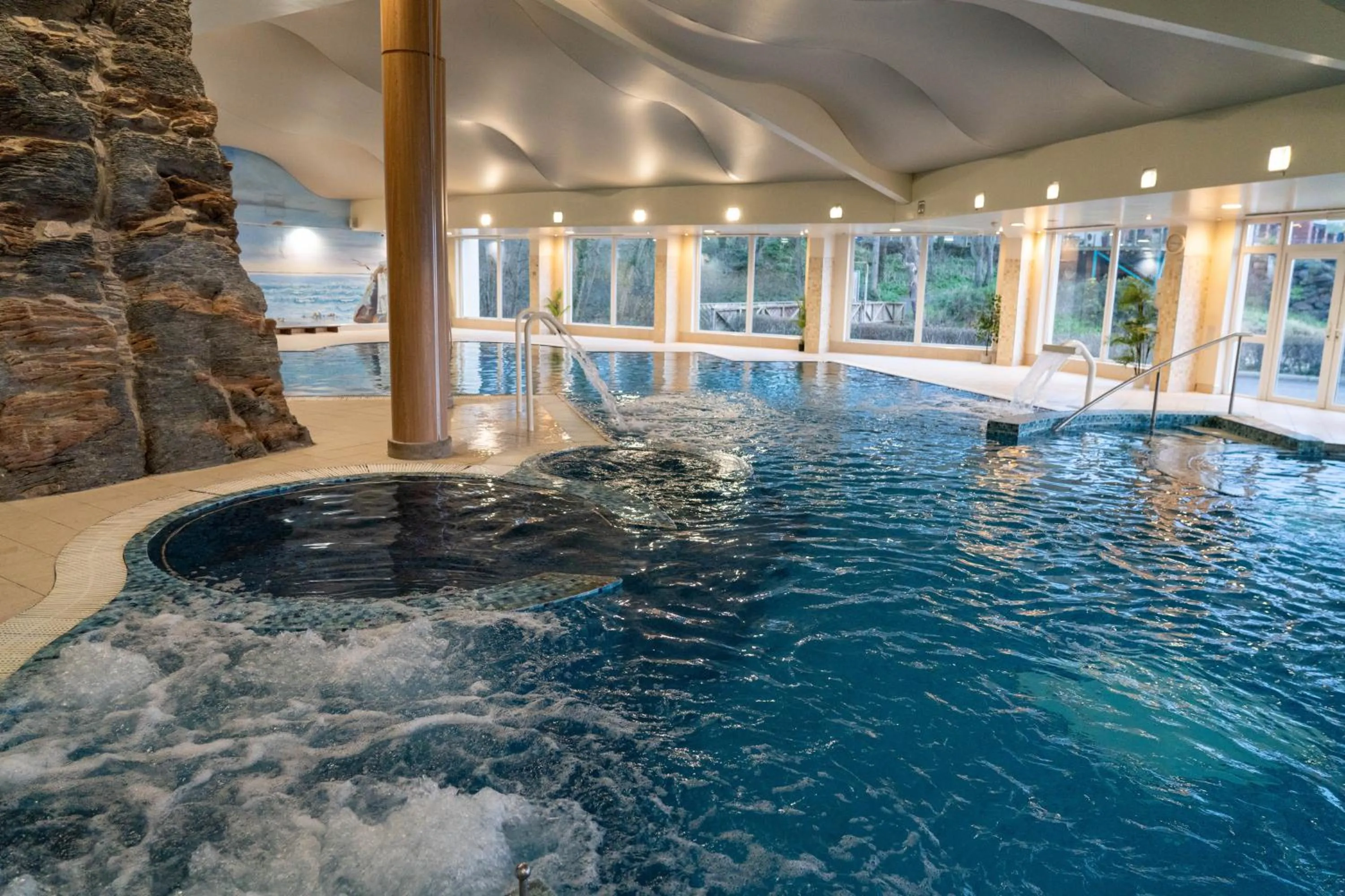 Swimming pool in Redcastle Hotel