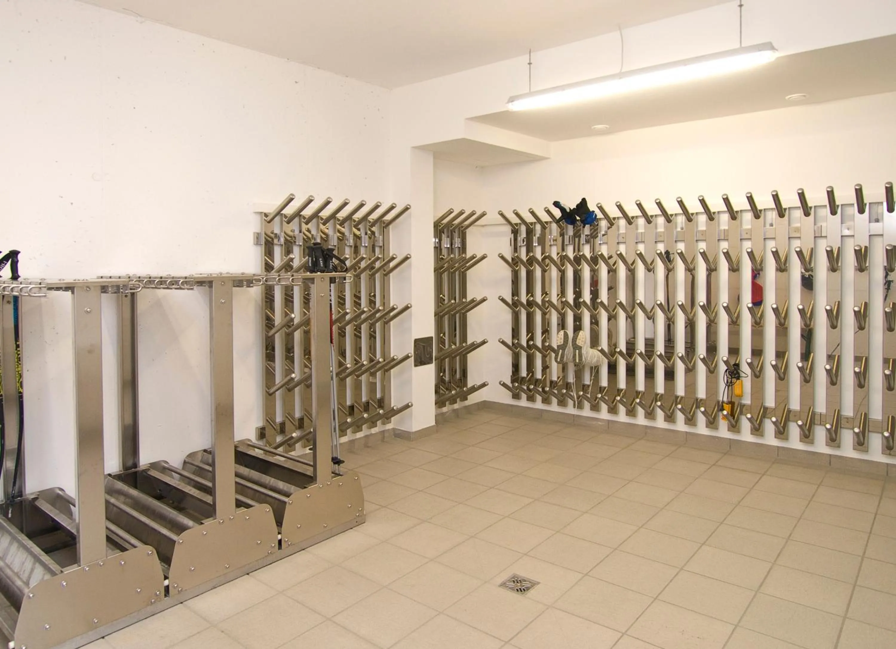 Skiing in Apart-Hotel Aurora Fiss