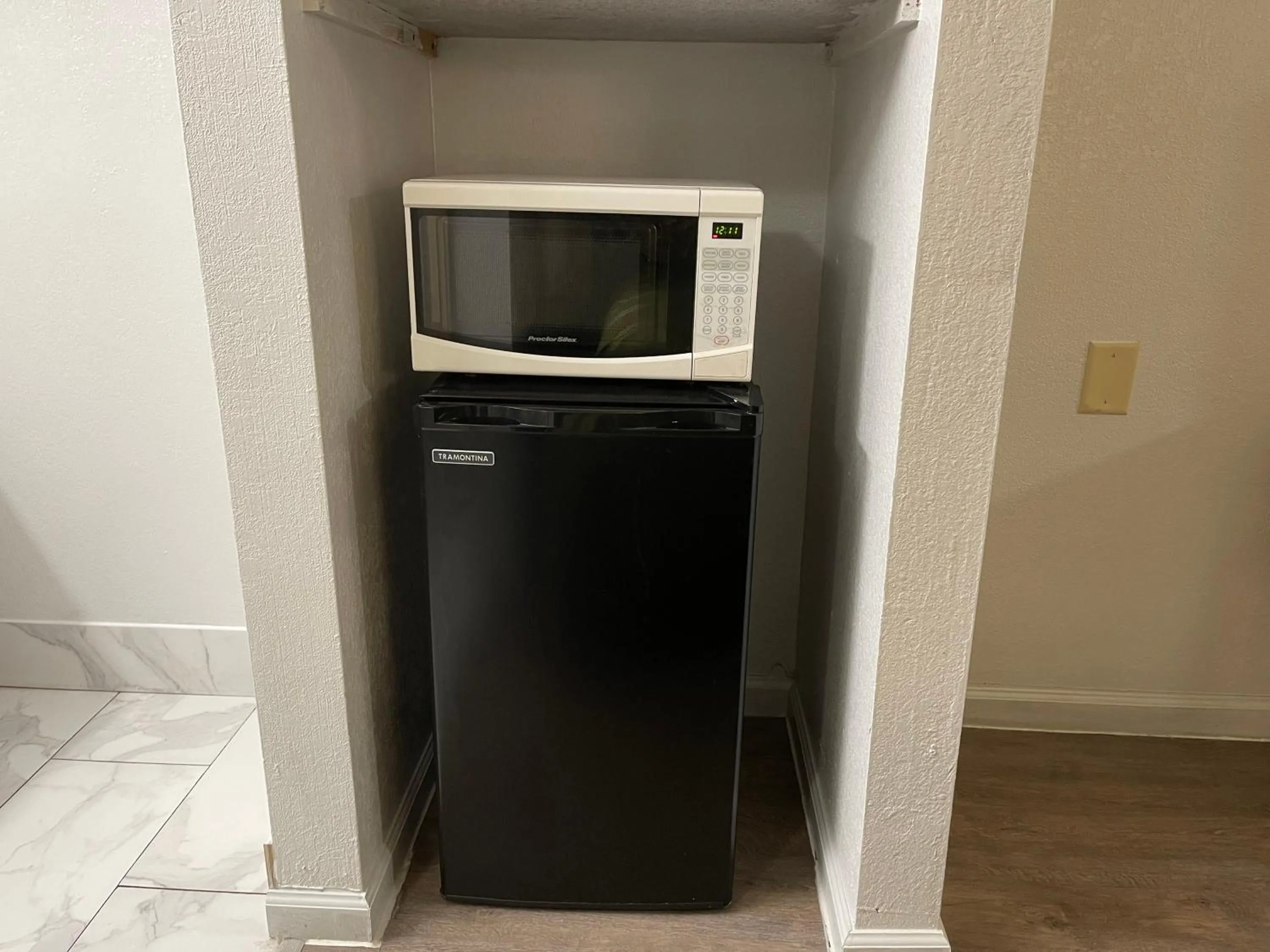 Kitchen or kitchenette in FairBridge Inn & Suites