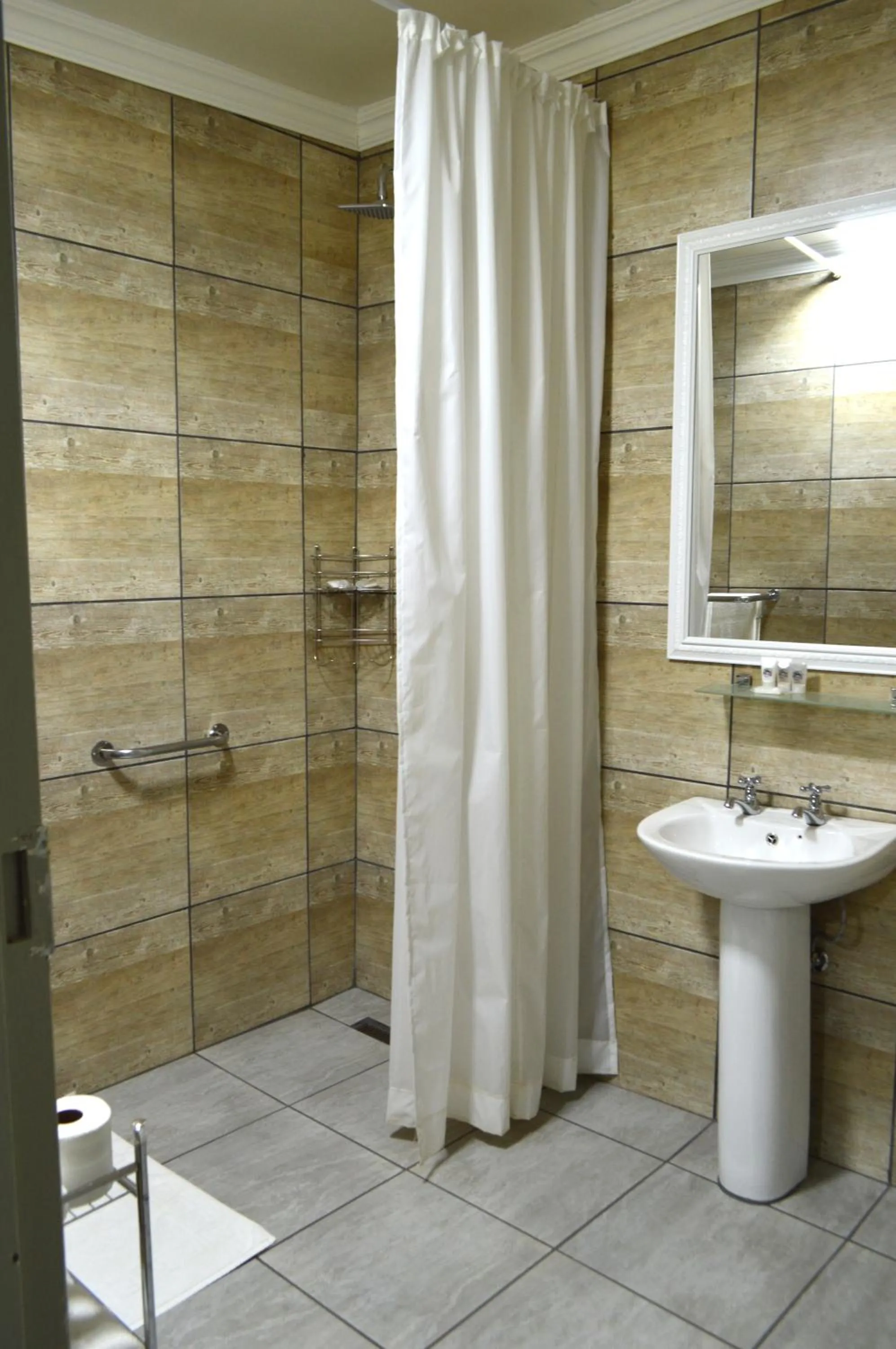 Bathroom in Rabbit Hole Hotel