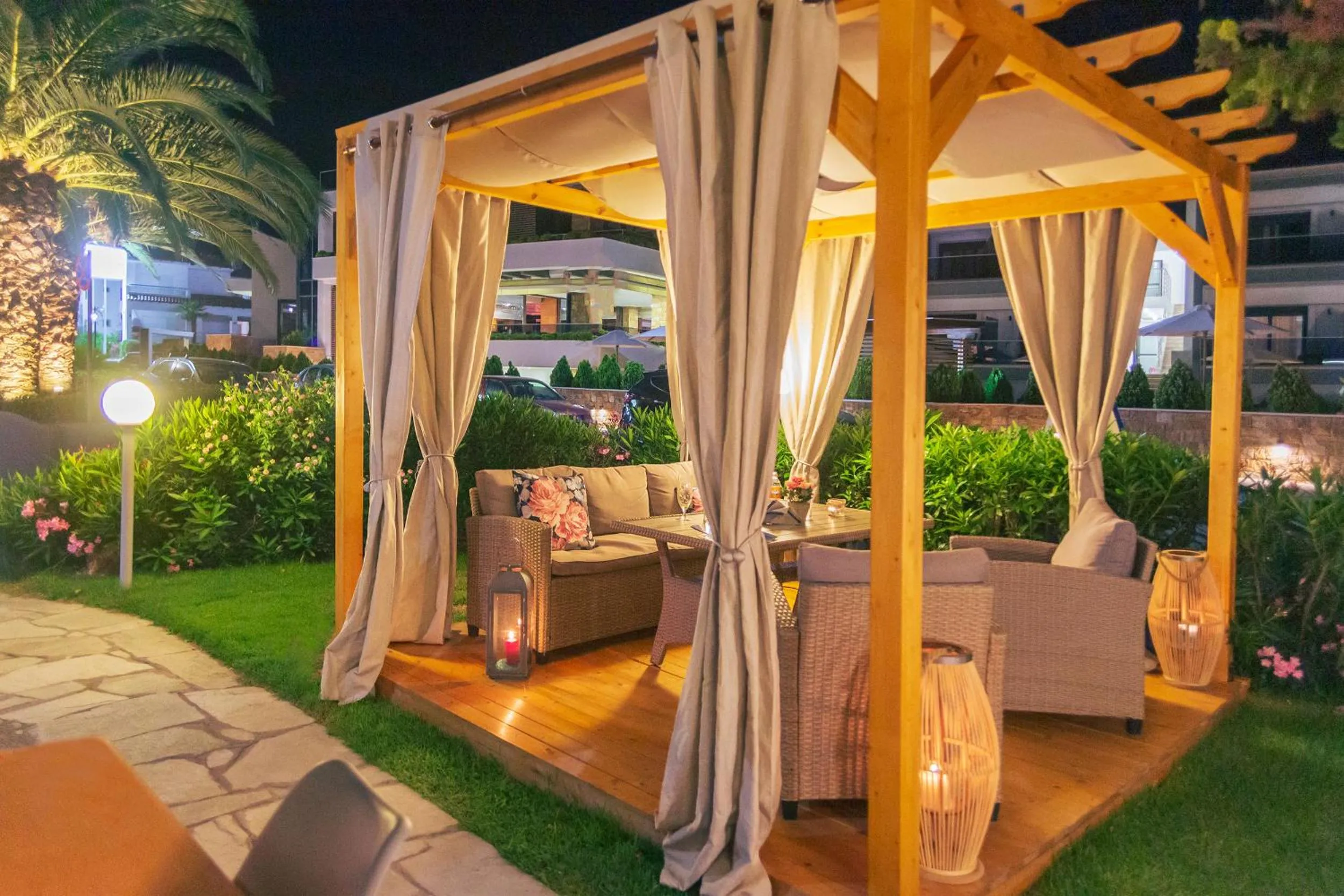 Restaurant/places to eat in Kapsohora Inn