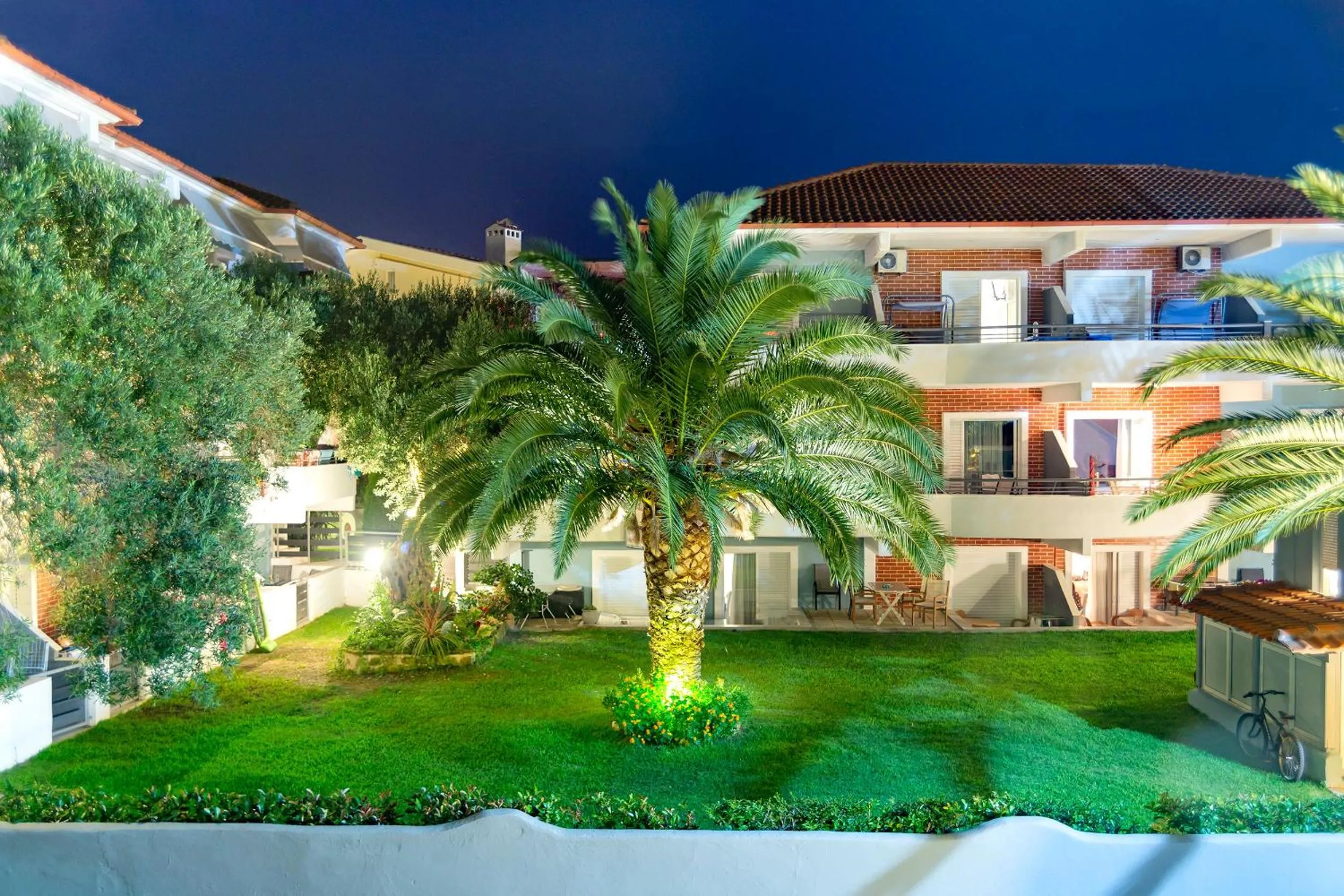 Property building in Kapsohora Inn