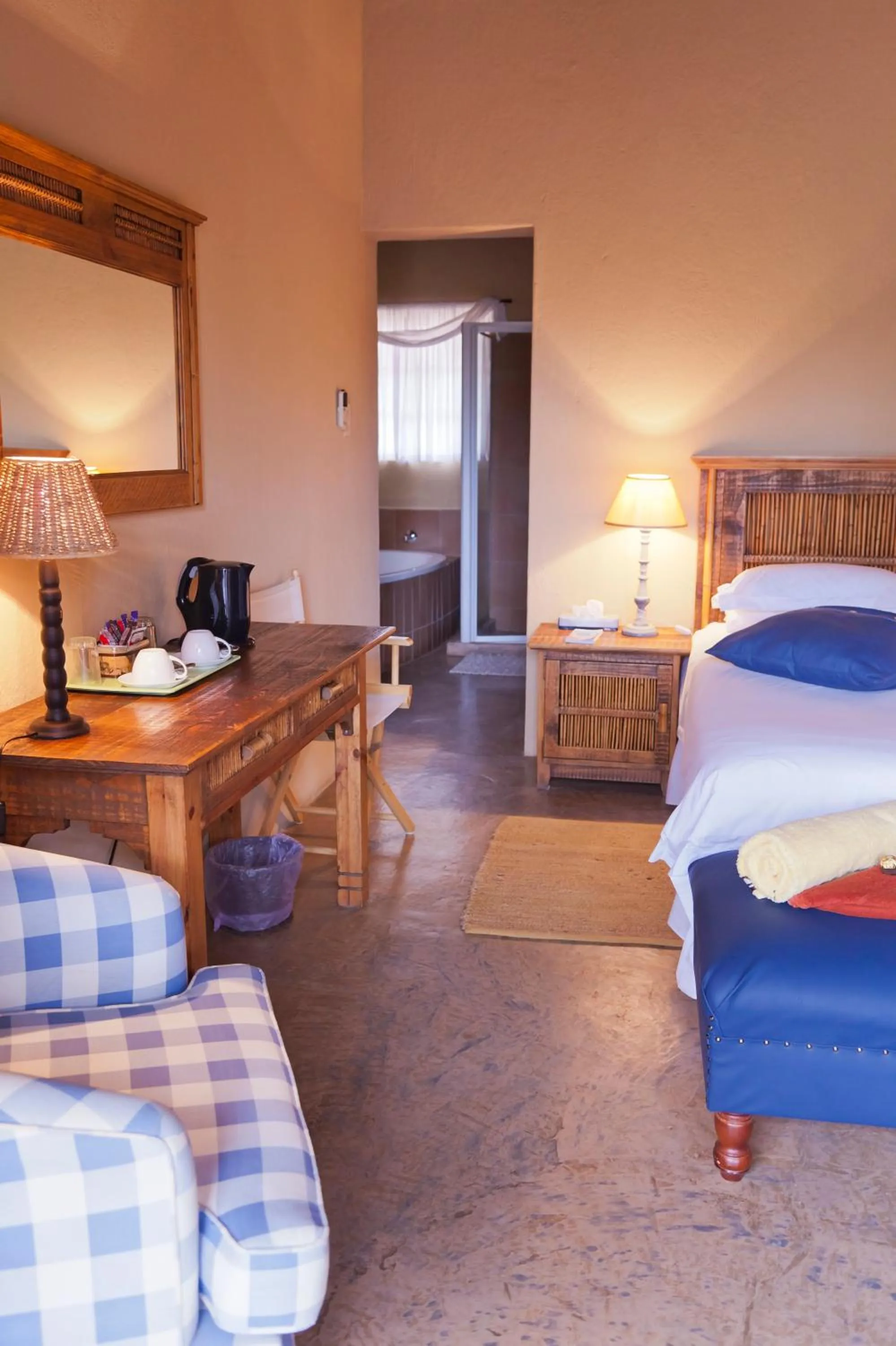 Bedroom, Bed in Needles Lodge