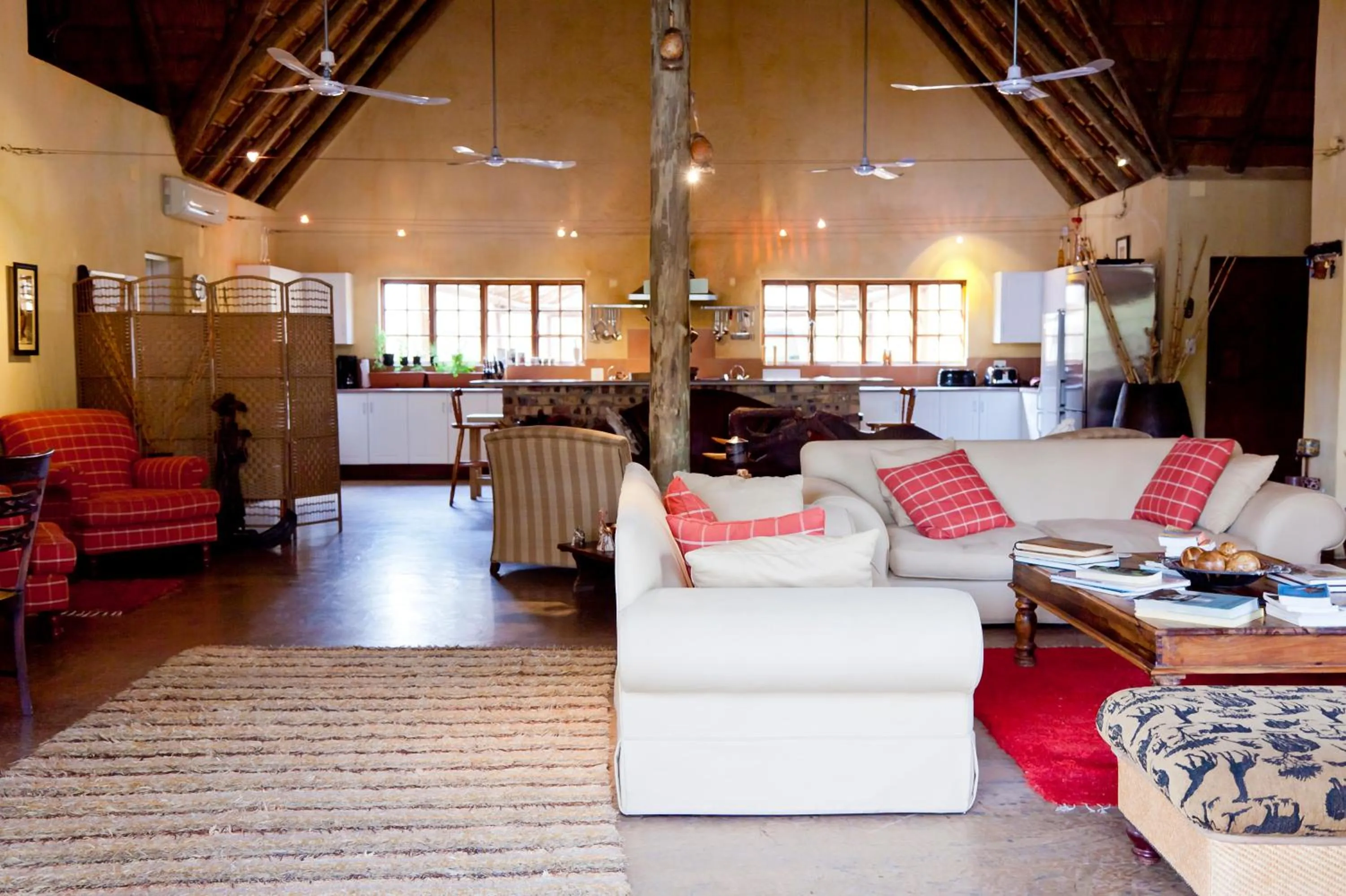 Lounge or bar in Needles Lodge