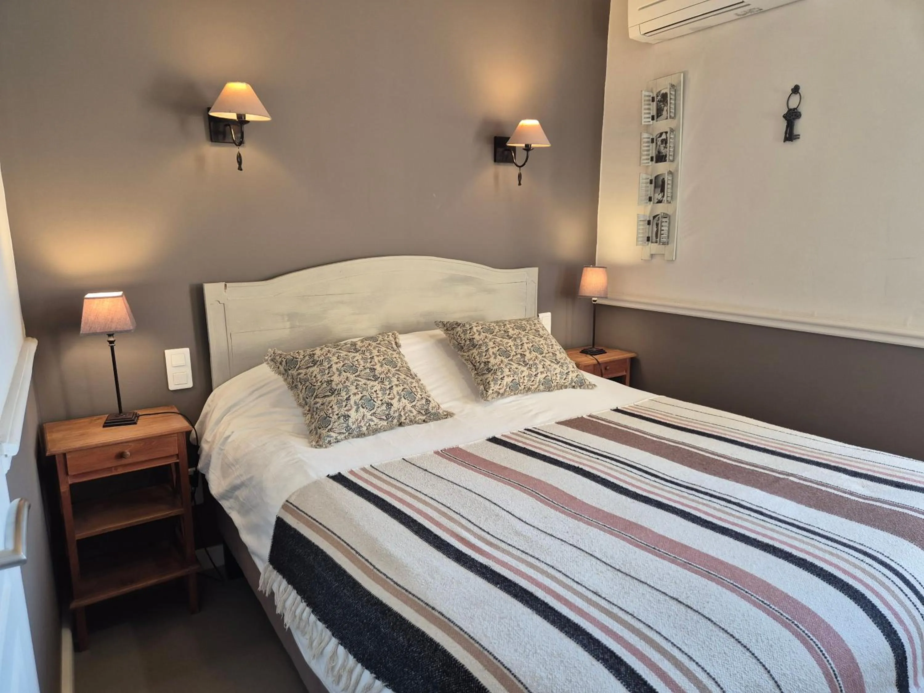 Bed in LogisHotels Le Relais du Quercy