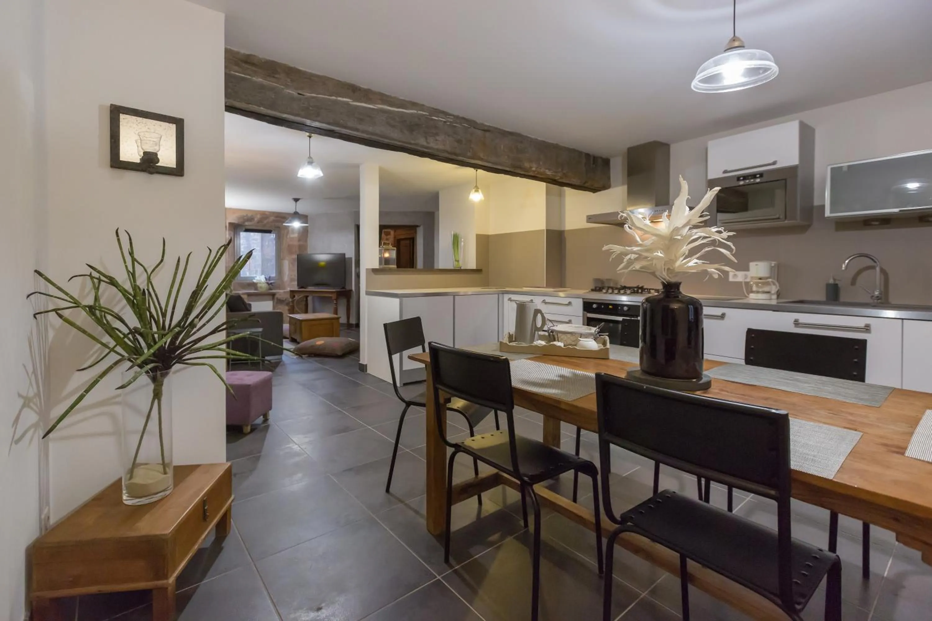 Kitchen or kitchenette in LogisHotels Le Relais du Quercy